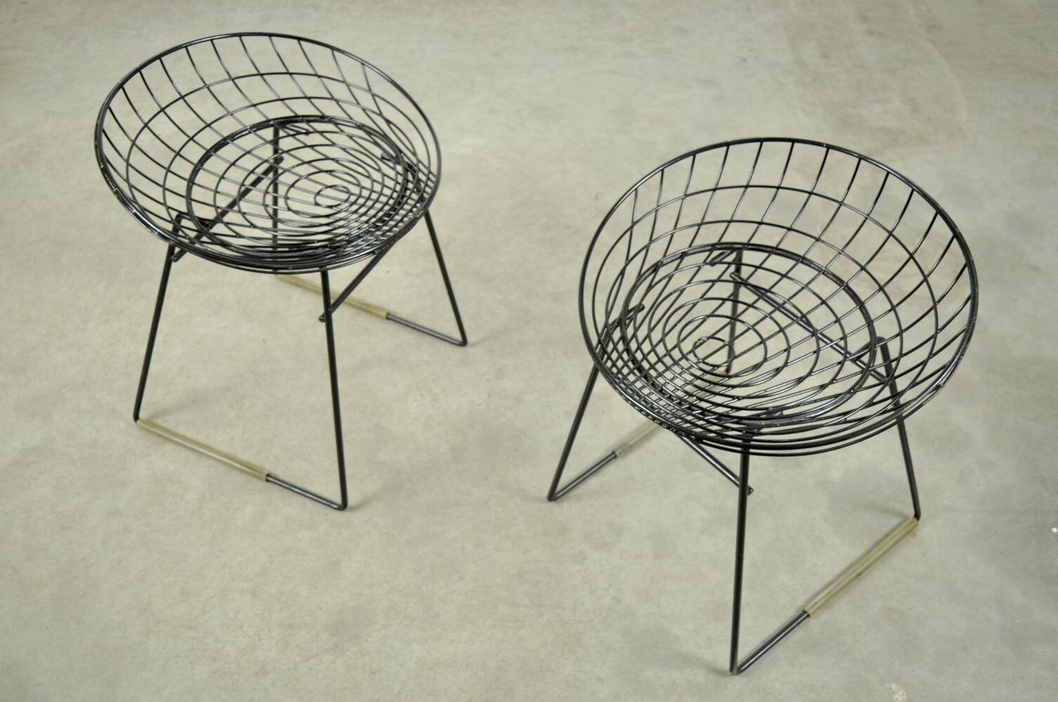 Set of two metal wire stools KM05 designed by Cees Braakman for Pastoe, 1950s