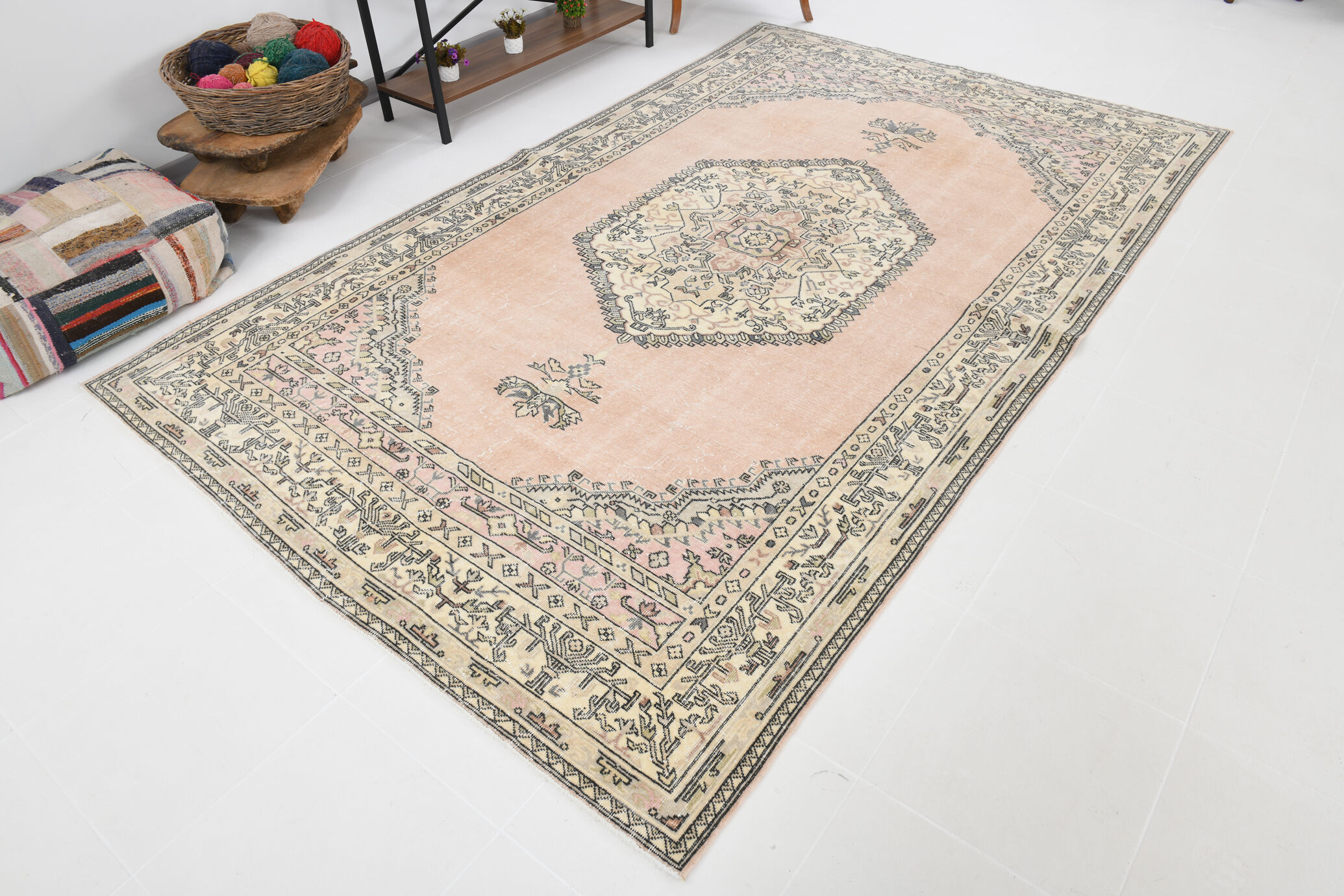 6x10 Classic Beige & Black Vintage Rug, 193x317Cm