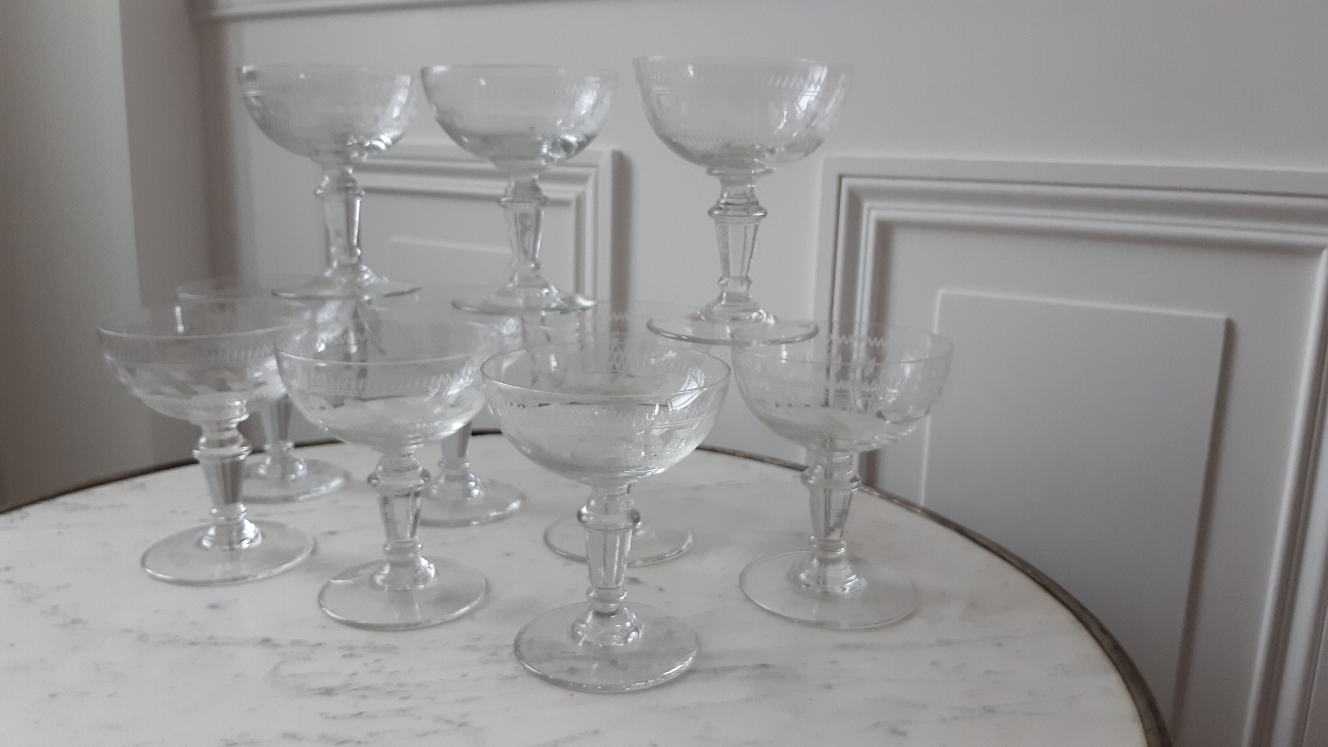 Set of 10 champagne glasses in crystal engraved late nineteenth