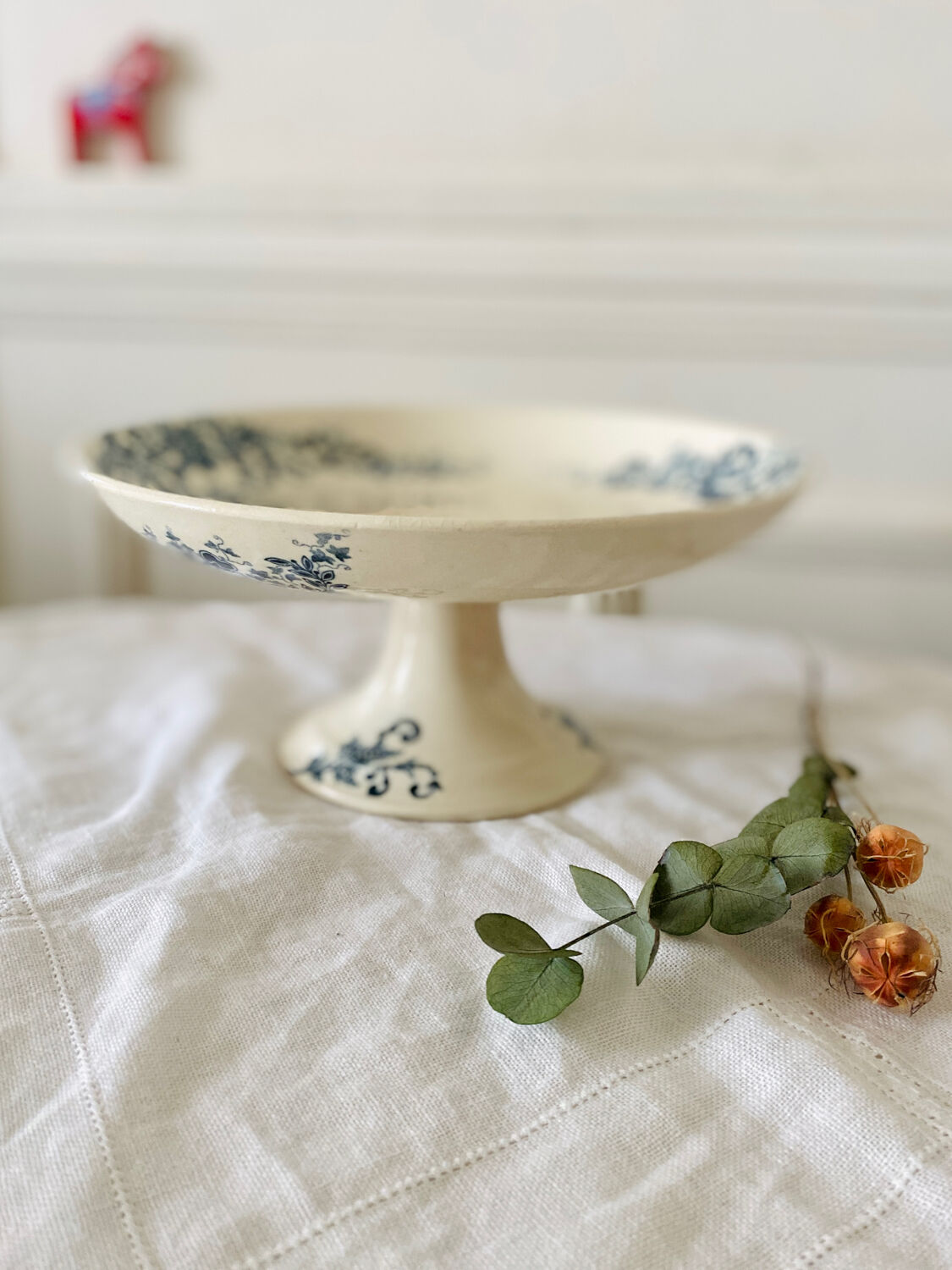 Serving dish with foot and old compotier in iron clay Sevigné HB & Cie
