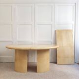 Table à manger en peau vernis