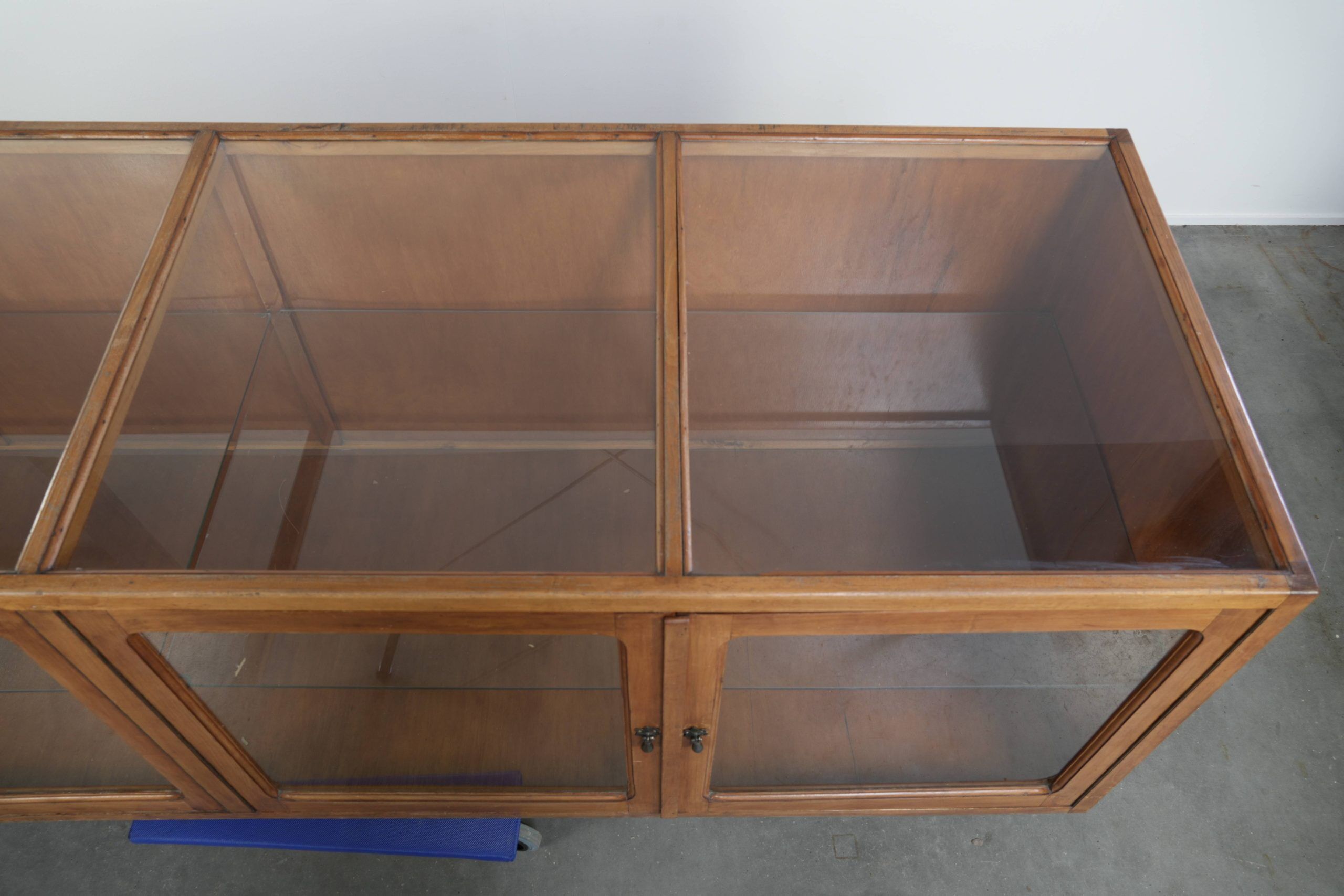 Large vintage wooden counter / display cabinet with 4 doors and glass