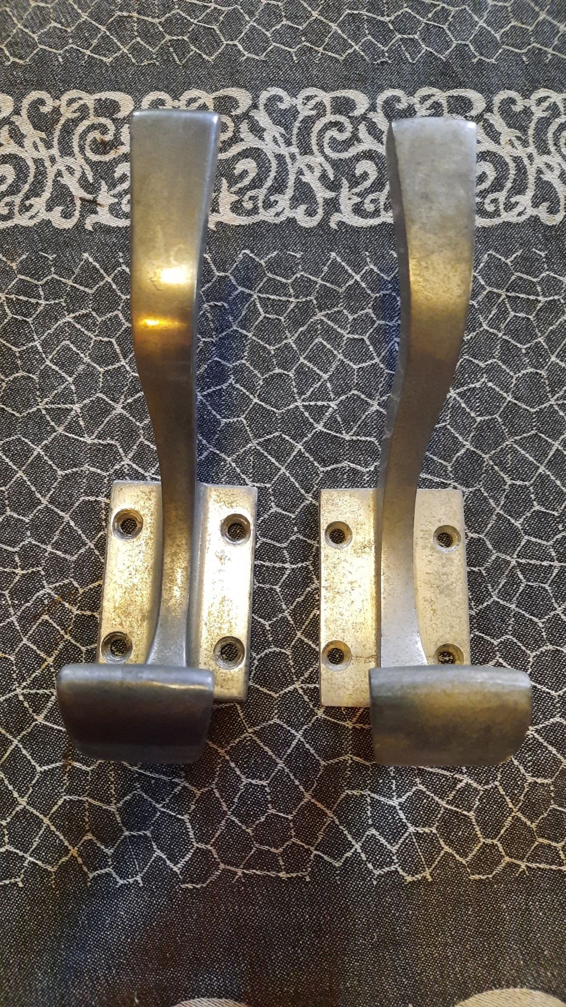 Set of 2 aluminum wall hooks