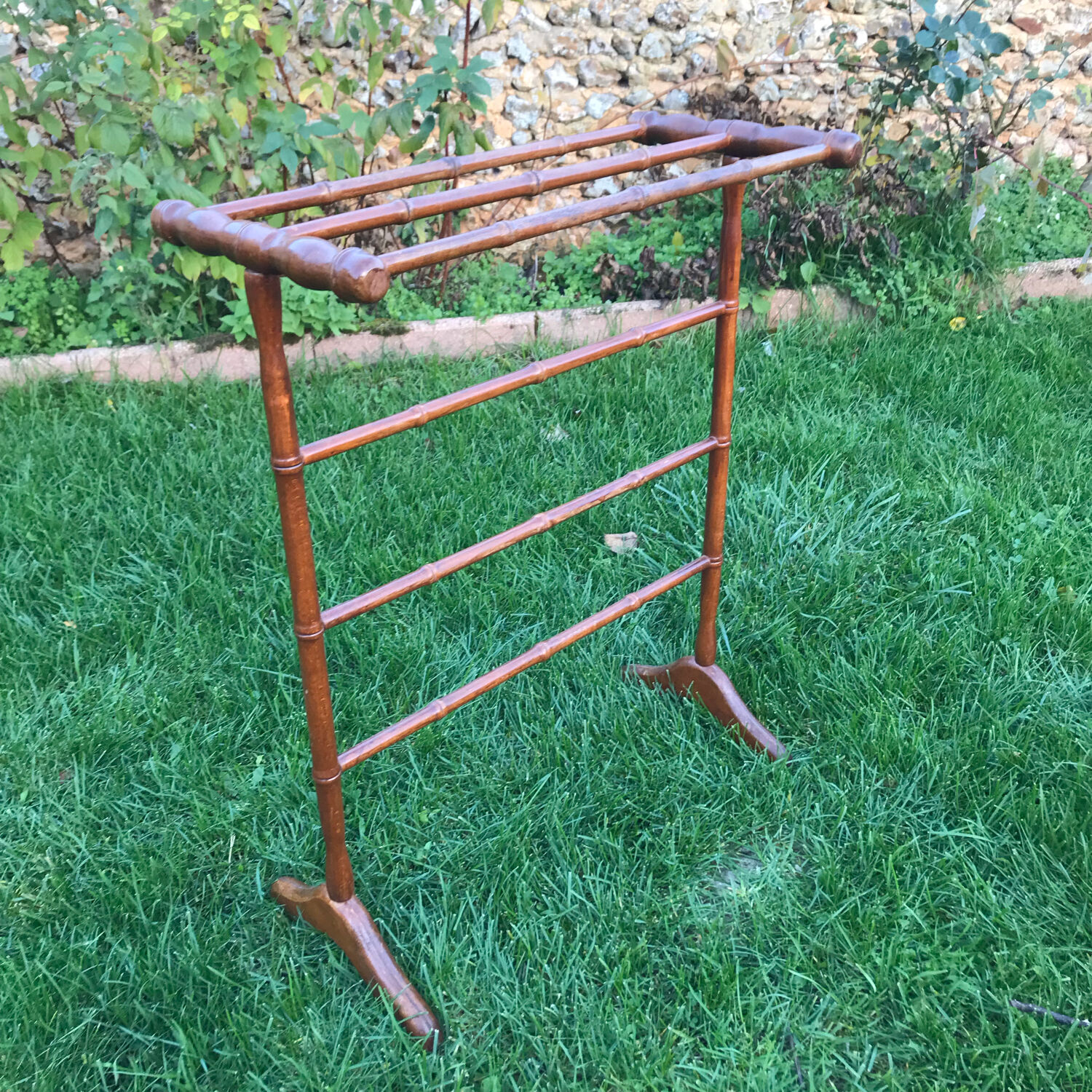 Vintage wooden towel rack with a bamboo look