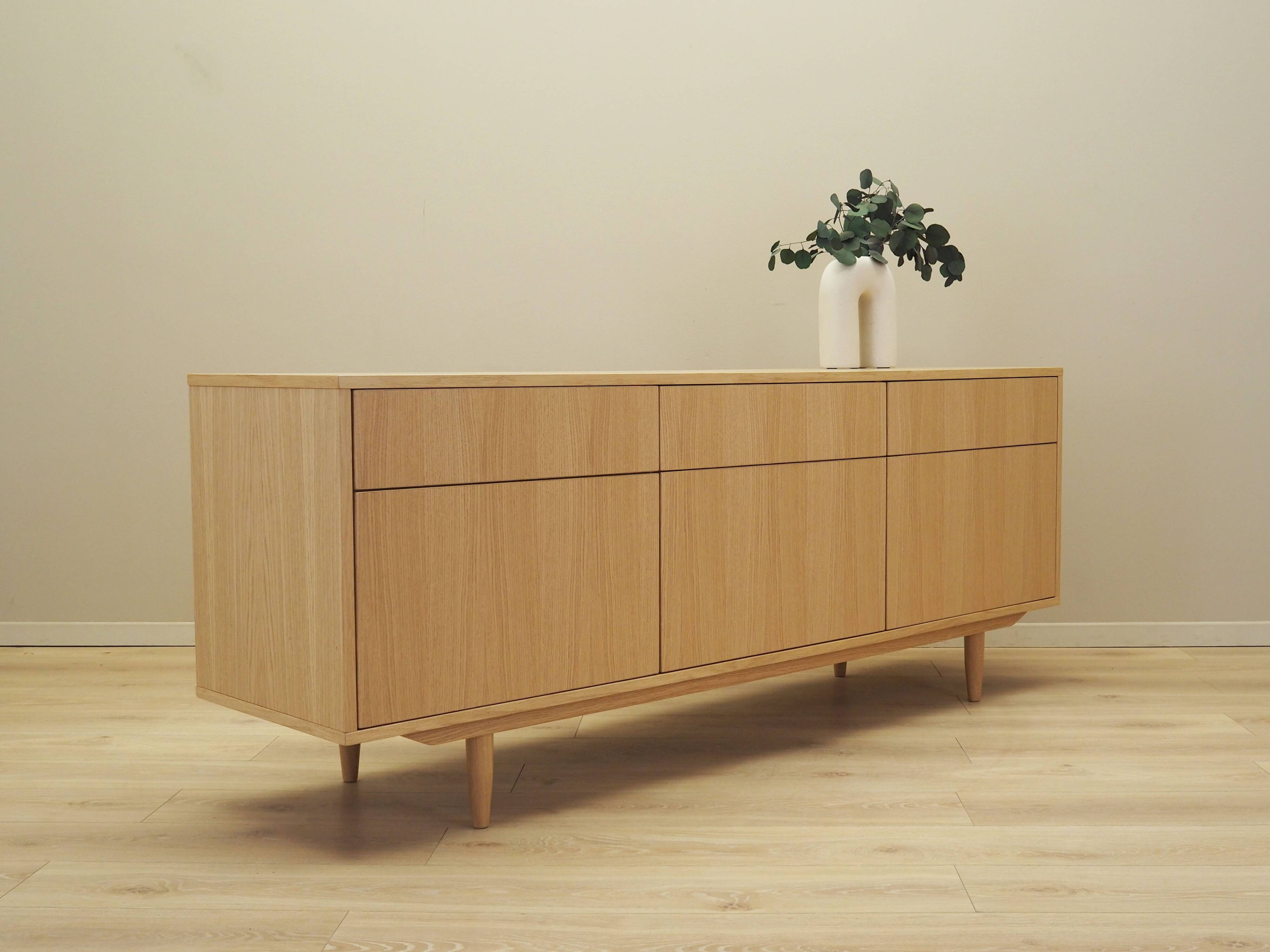 Commode en chêne, design scandinave
