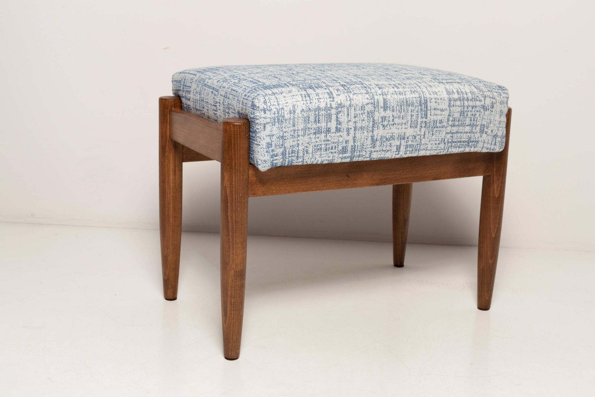 Mid-century vintage stool in white and blue linen, Edmund Homa, Europe, 1960s.
