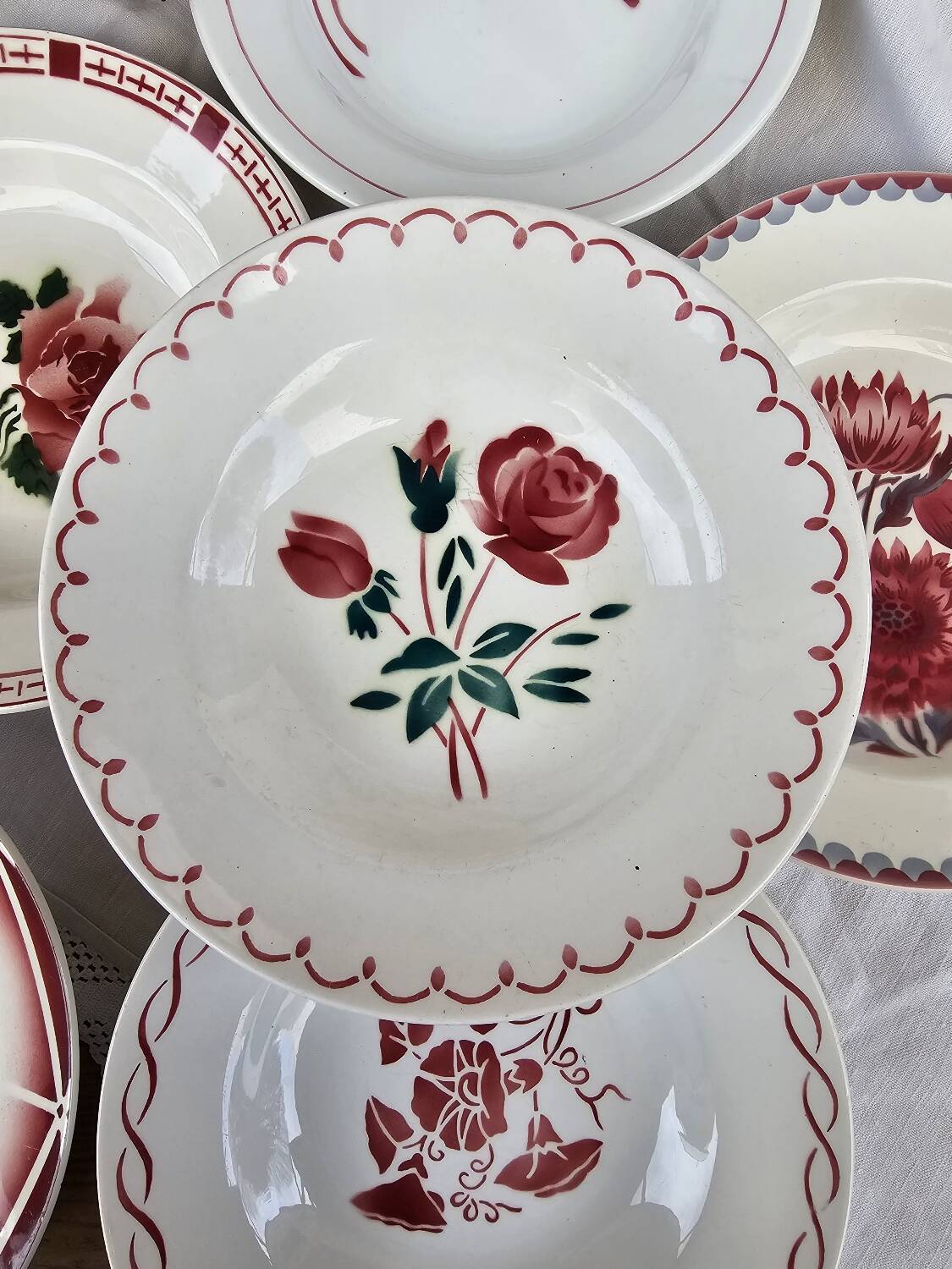 Mismatched vintage dinner plates x6