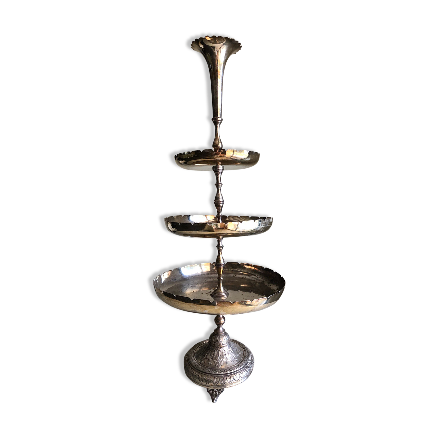 3-storey cake display in silver metal from the Mills Brussels brand. Date from the 1930s