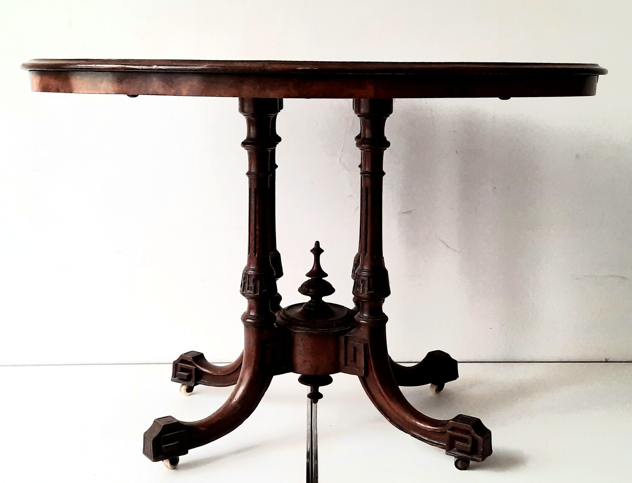 Middle oval table in Art Deco mahogany around 1930