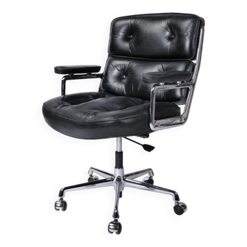 Lobby Chair by Vitra in 1984, design by Charles and Ray Eames.