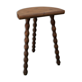 Tripod stool wood legs