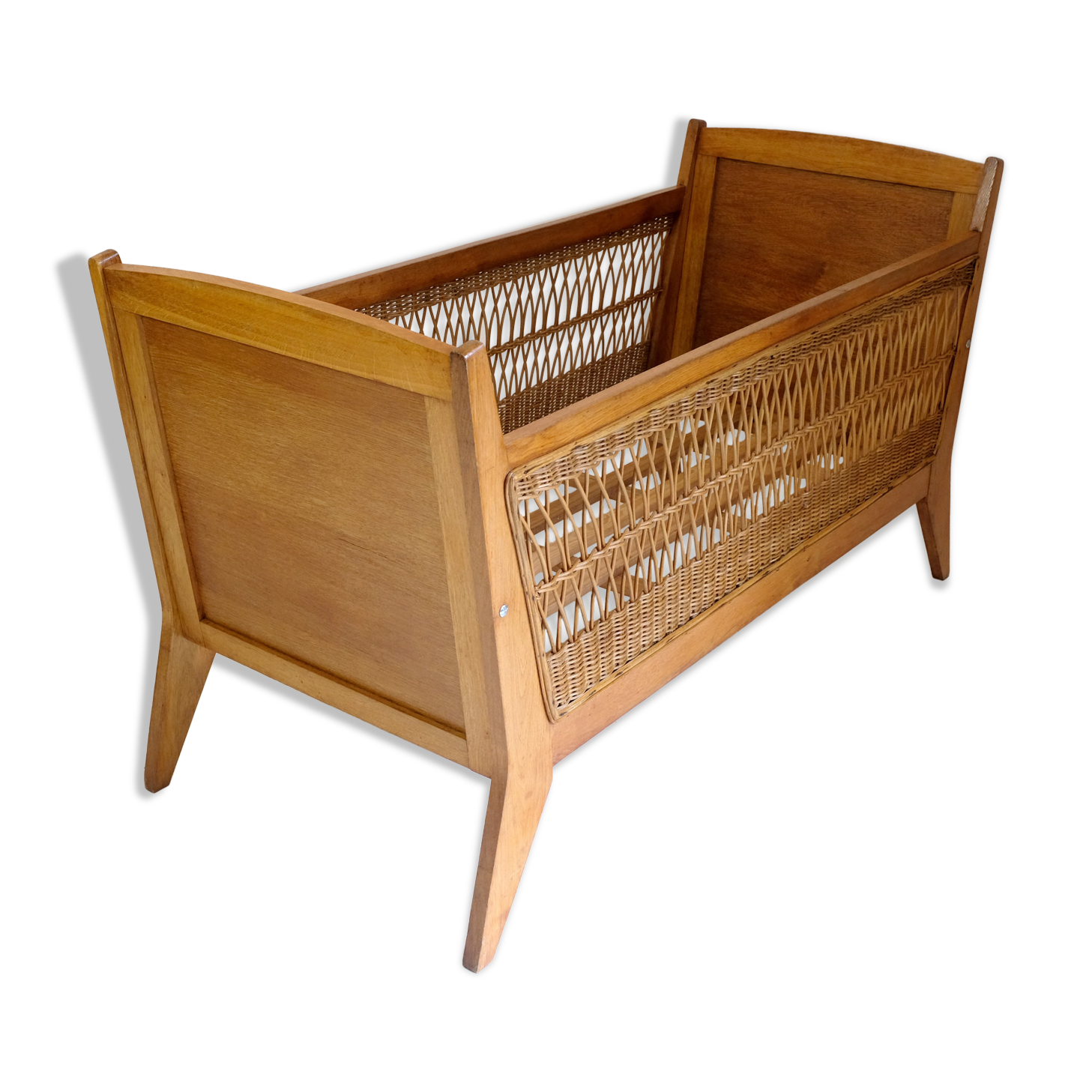 Children's bed or crib with wicker décor, 1960-1970.