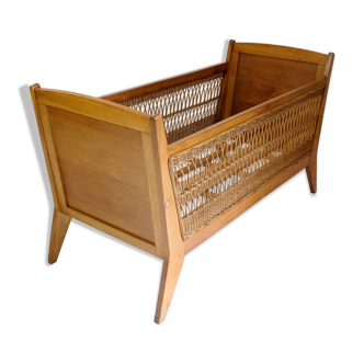 Children's bed or crib with wicker décor, 1960-1970.