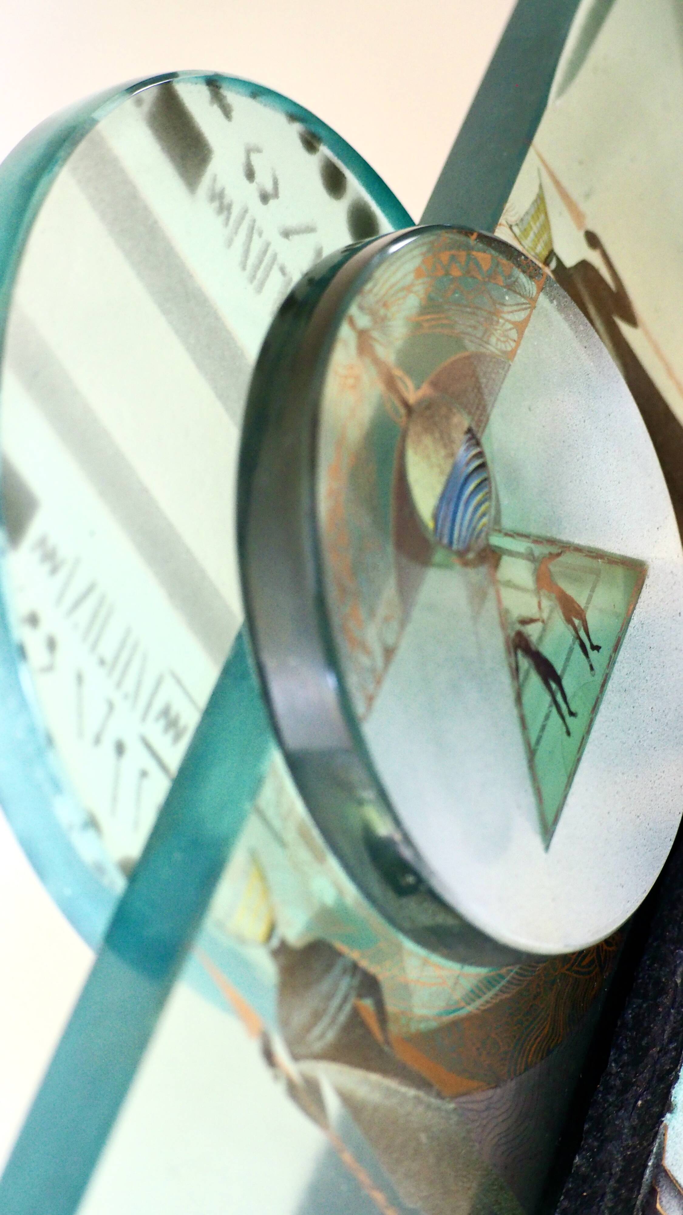 Sculpture “Ailes” surréaliste - 54 cm - Verre