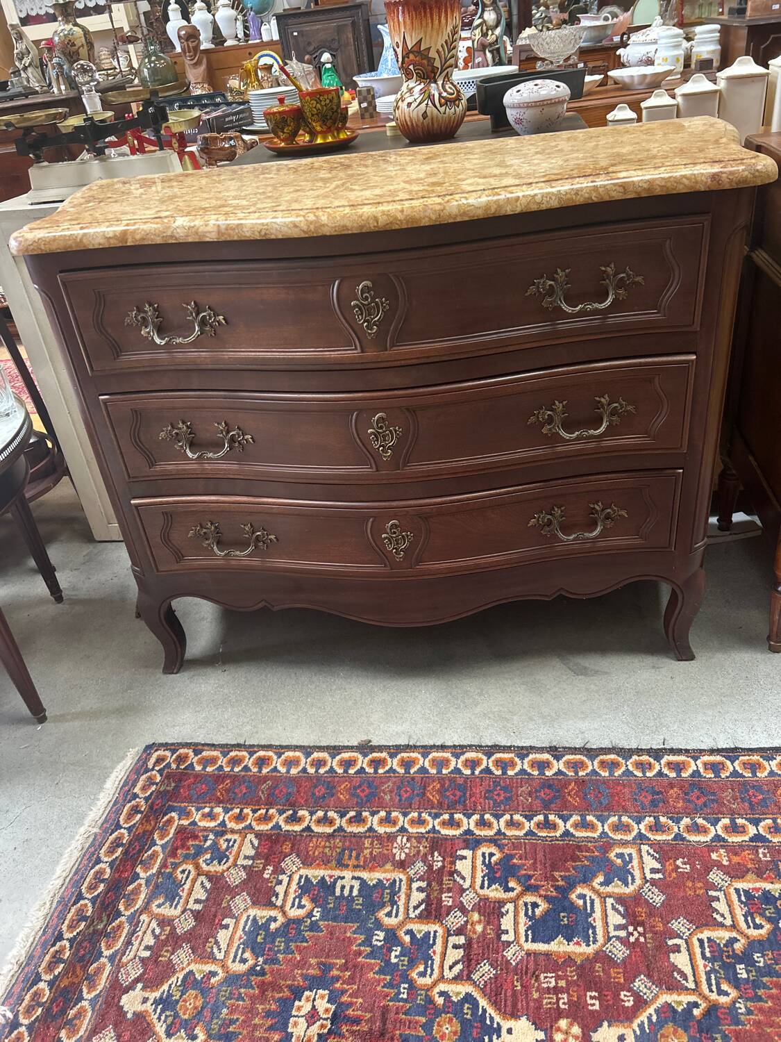 Curved chest of drawers