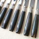 Set de 10 couteaux de table anciens manche en corne  As de Trèfle