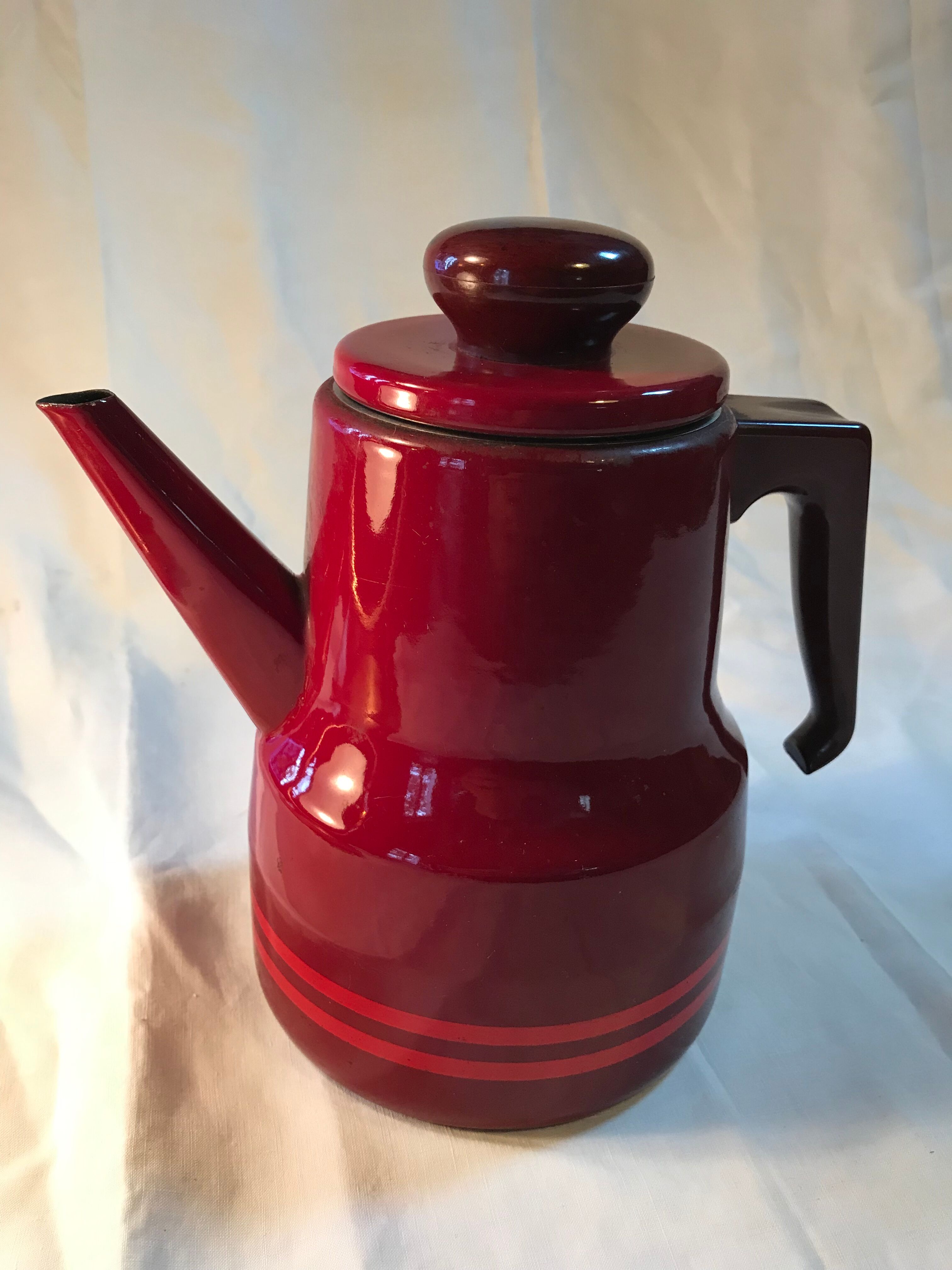 Vintage coffee maker in enamel and bakelite