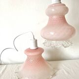 Suspensions en opaline rose et blanche