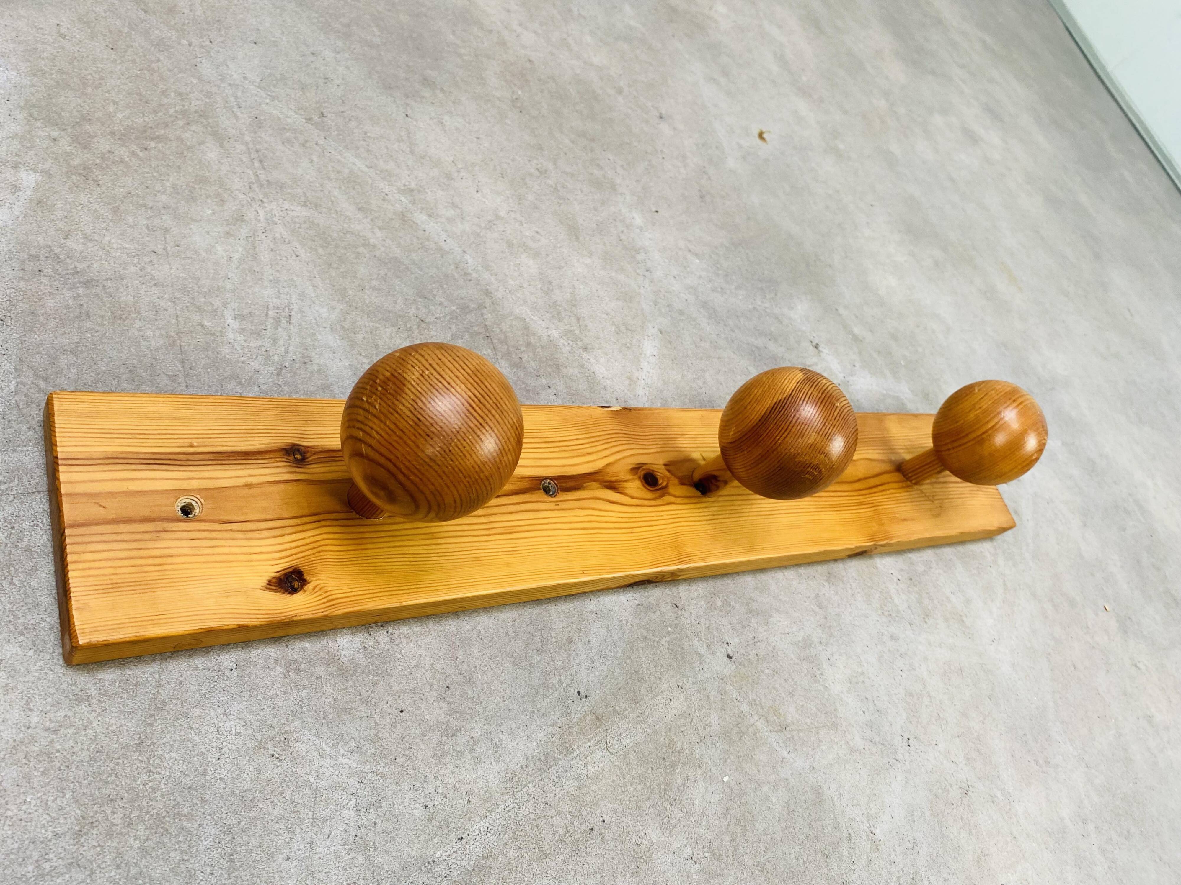 Wall coat rack hook pine balls