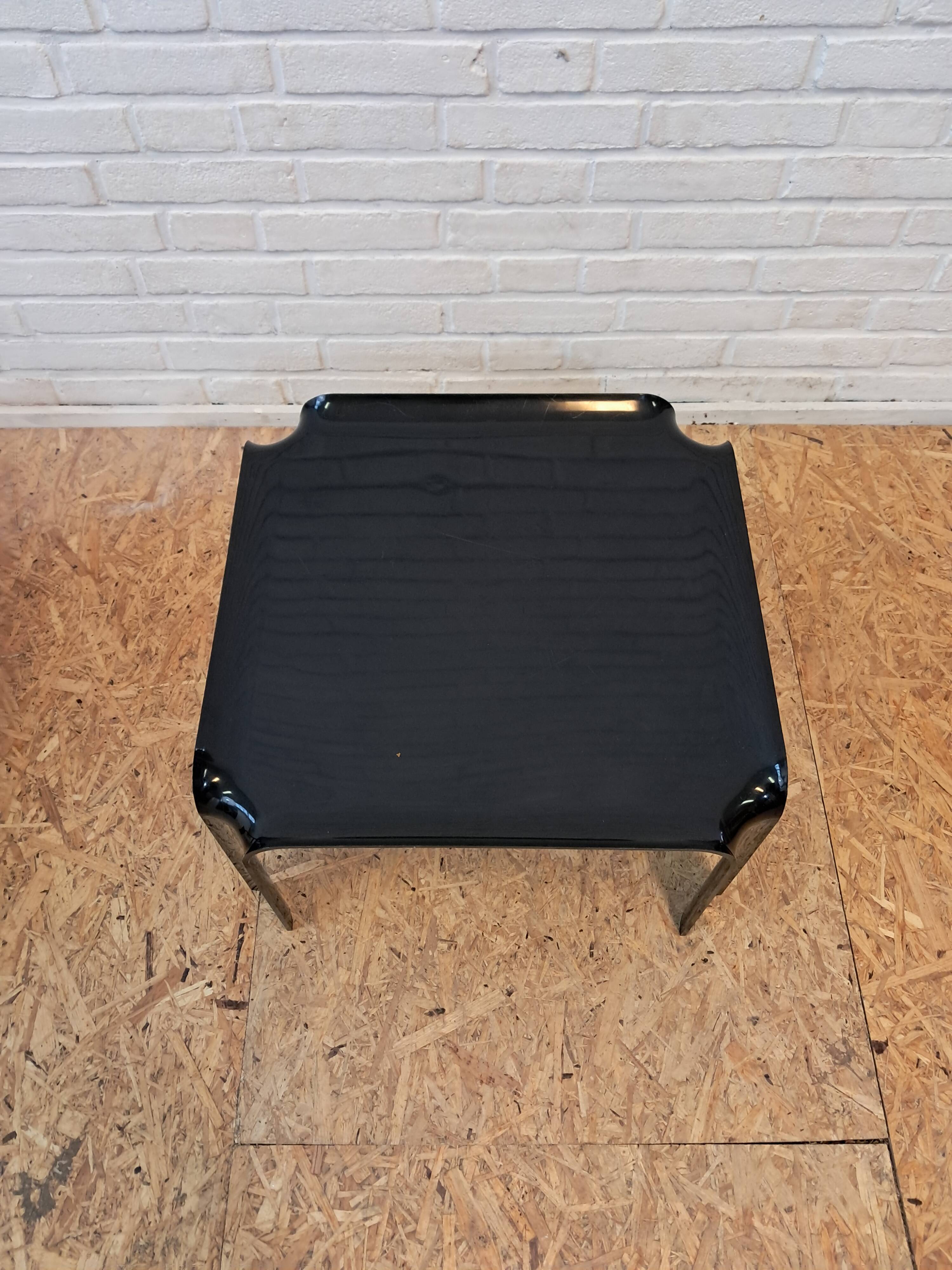 Artifort 877 Pierre Paulin small coffee tables