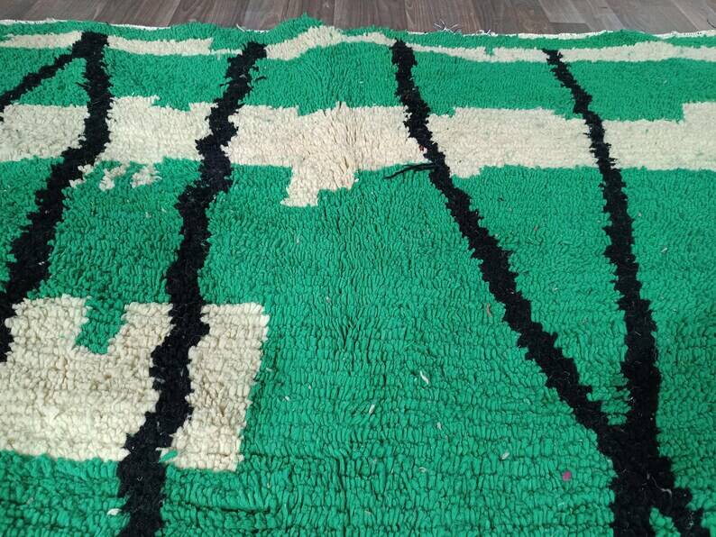 Boujaad rug, ecru with geometric patterns, 250cm x 150cm