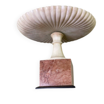 Marble bowl in the antique style, 19th century.