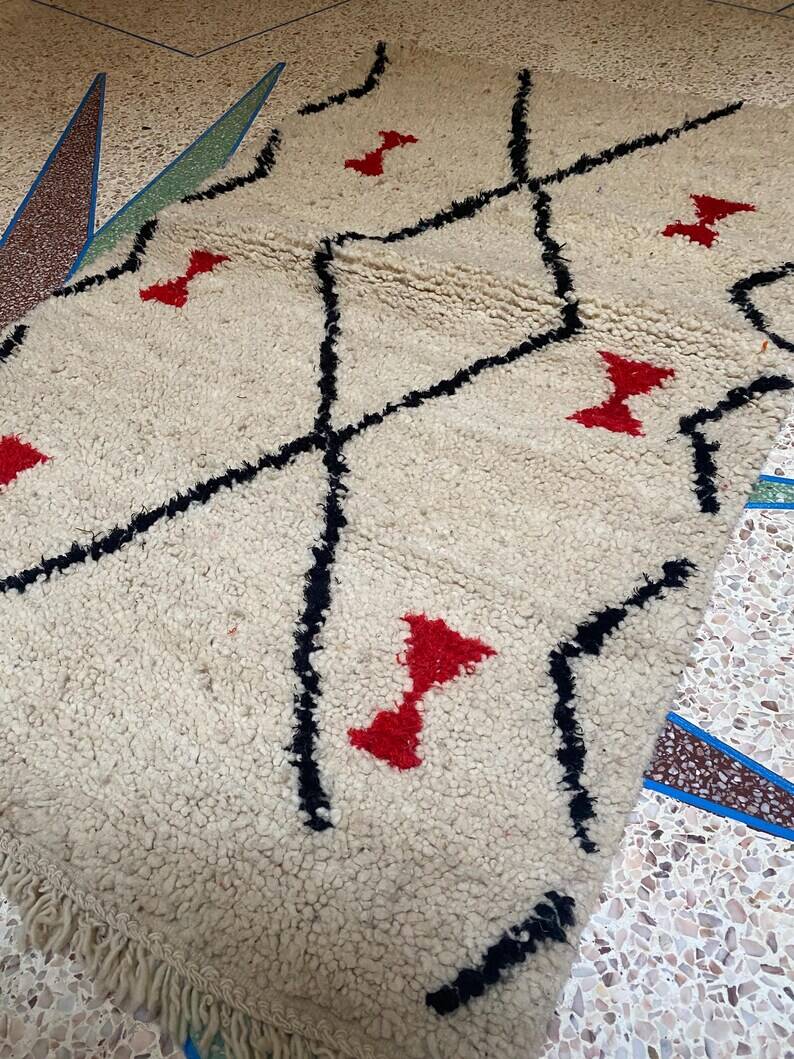 Moroccan Berber rug decorated 250cmx150cm