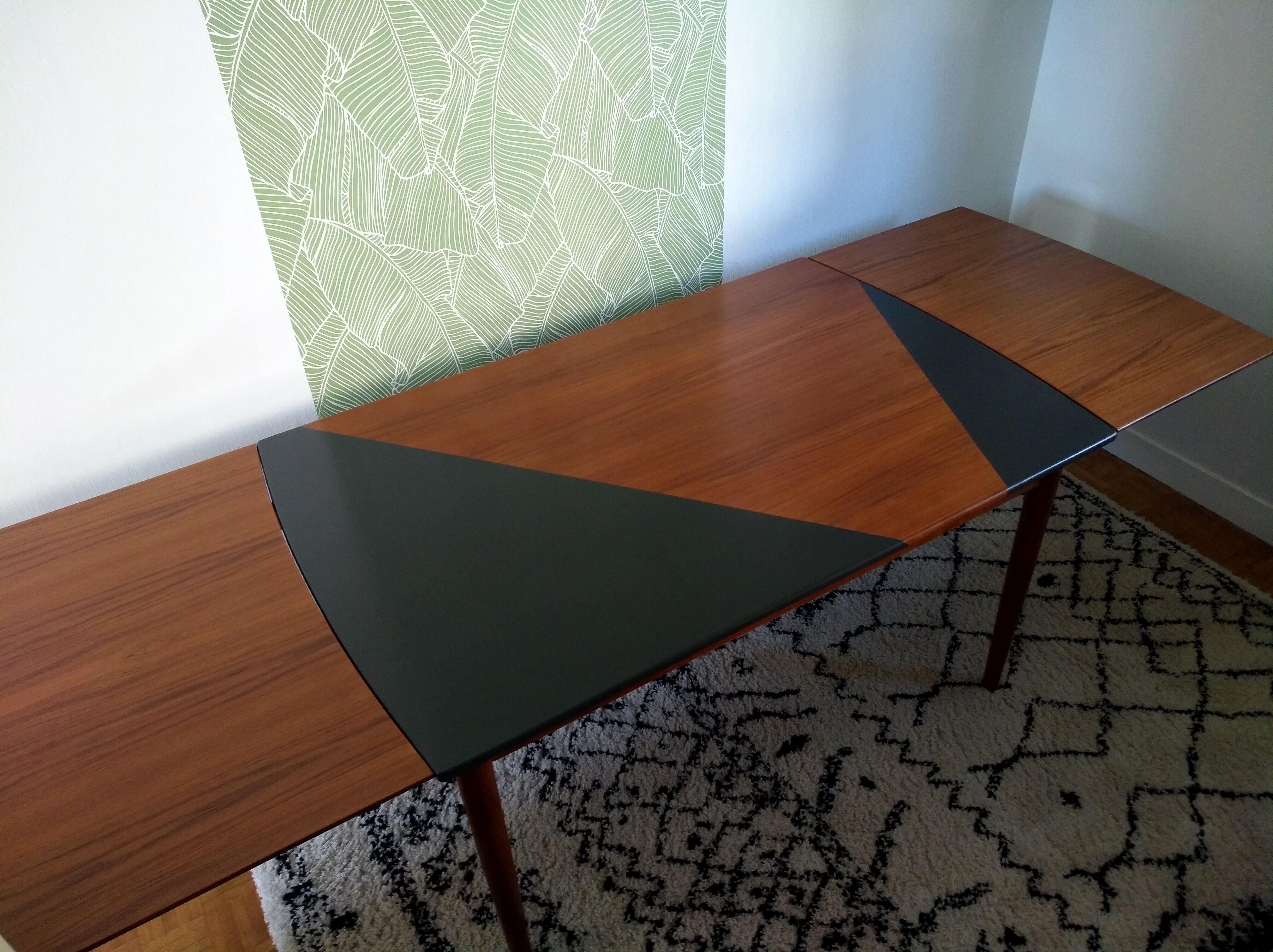 Scandinavian extensible table Samcom renovated graphic
