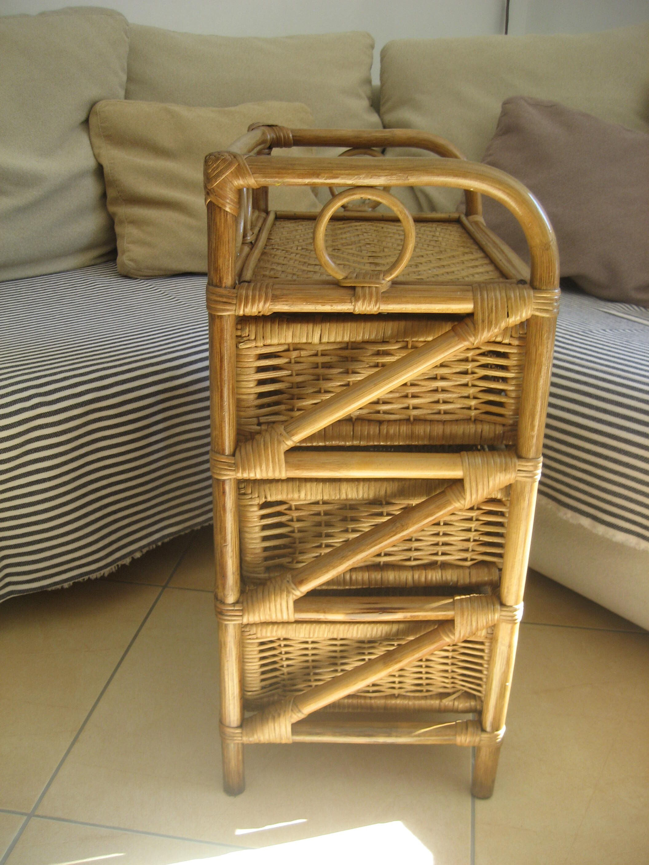 Meuble de rangement en osier