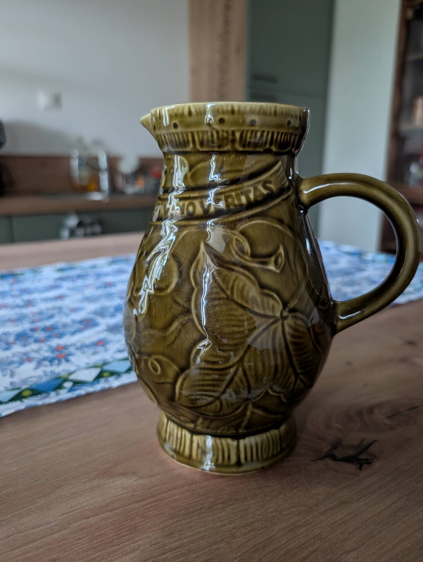 Wine jug "in vino veritas"
