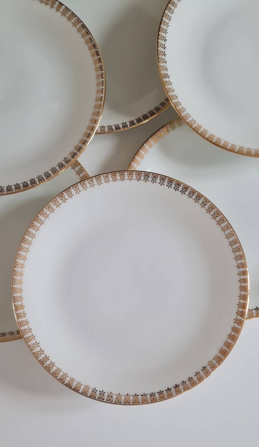 Set of 10 porcelain dessert plates