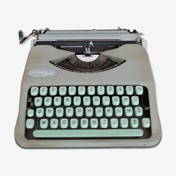 Machine à écrire portable Hermes Baby fonctionnelle verte