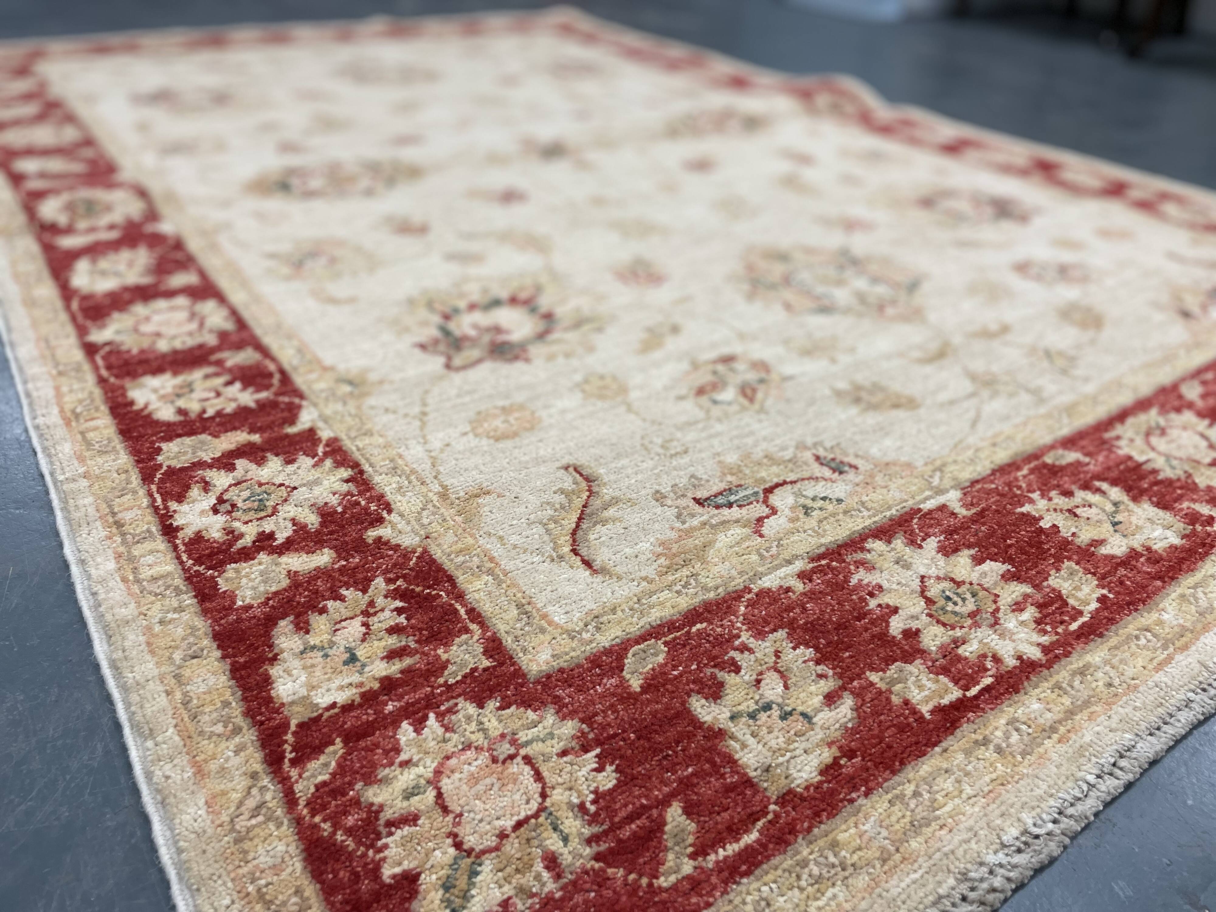 Traditional Living Room Rug, Cream Red Floral Oriental Carpet 119x175cm