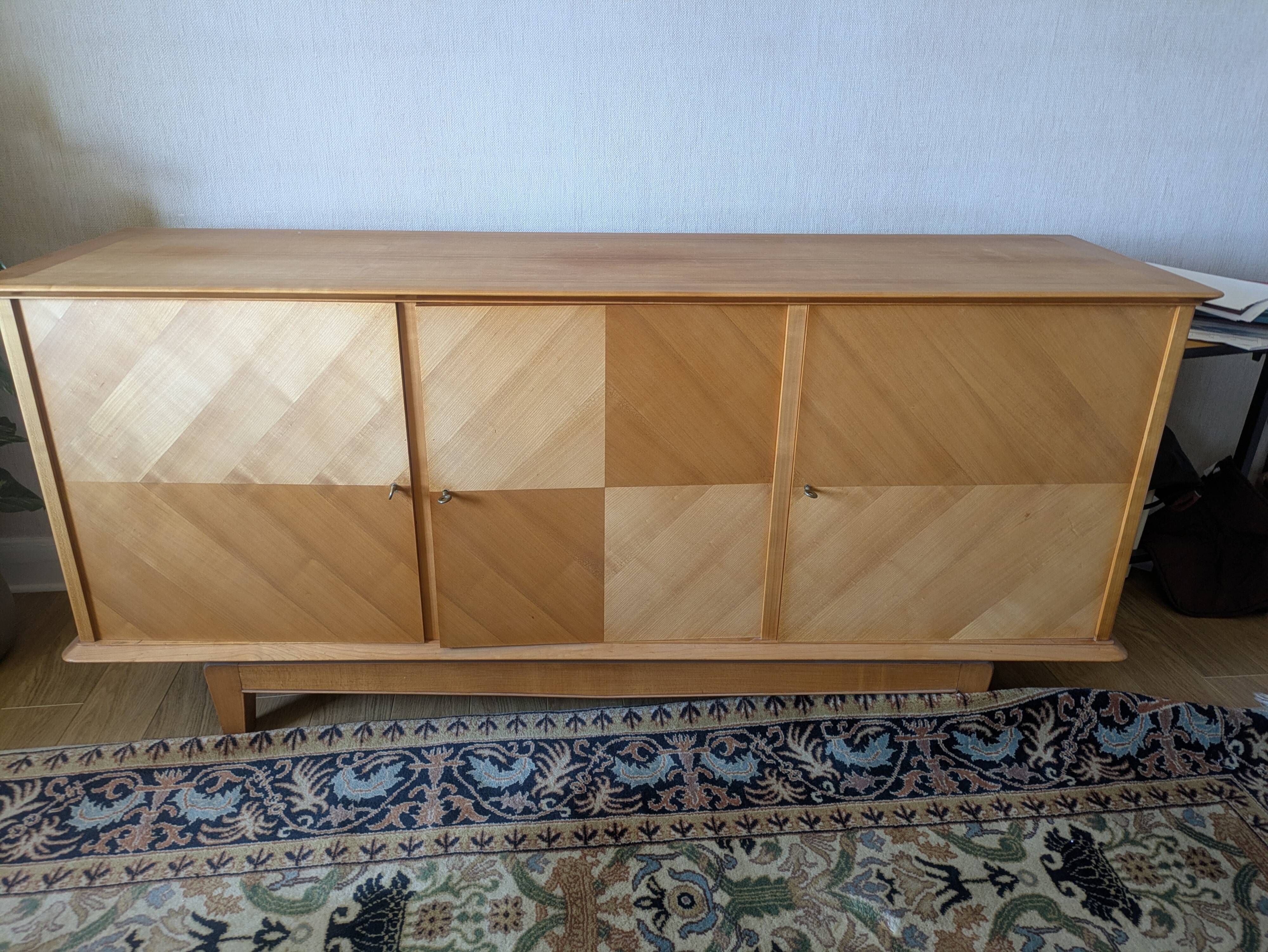 Modernist enfilade with a checkerboard pattern in light wood and mahogany marquetry,