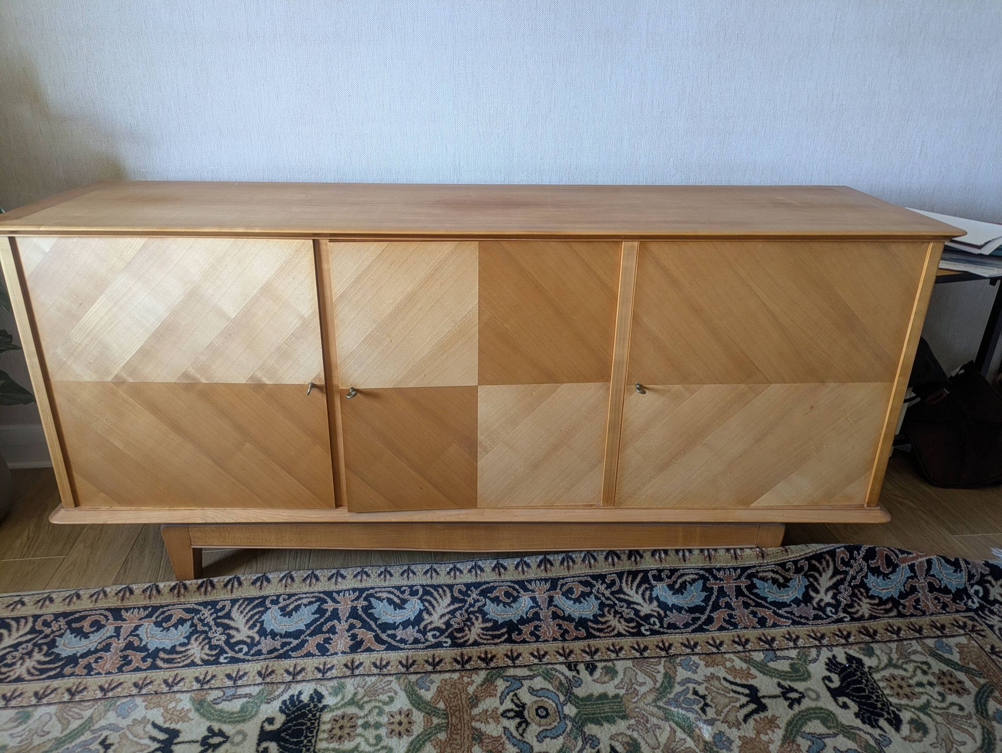 Modernist enfilade with a checkerboard pattern in light wood and mahogany marquetry,