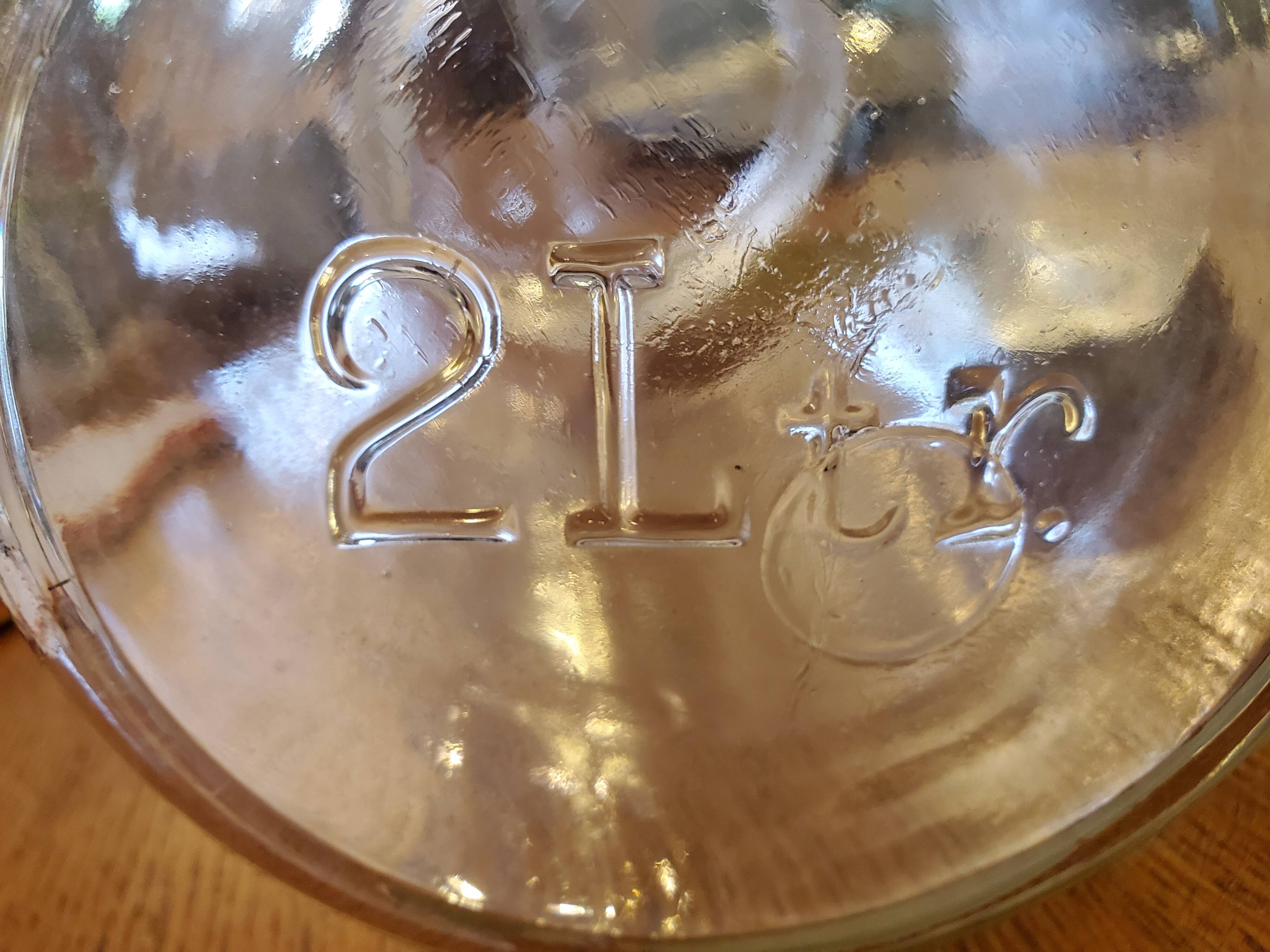 2 glass jars with lid