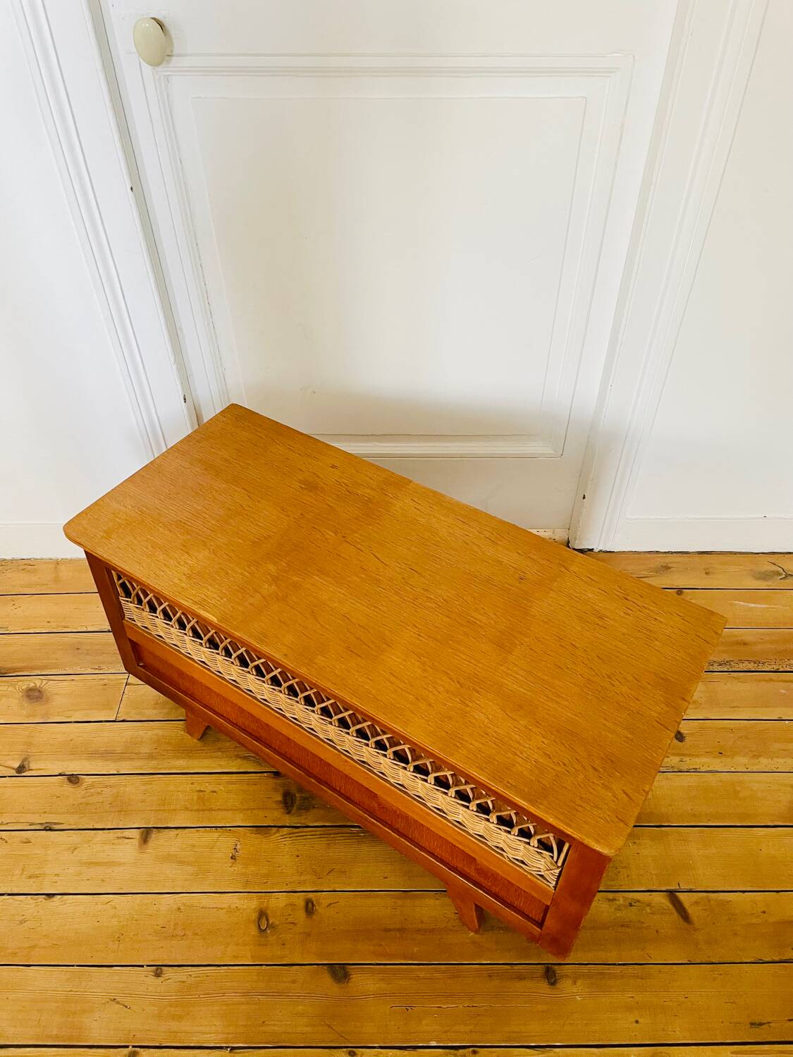 Vintage storage chest in wood and woven rattan