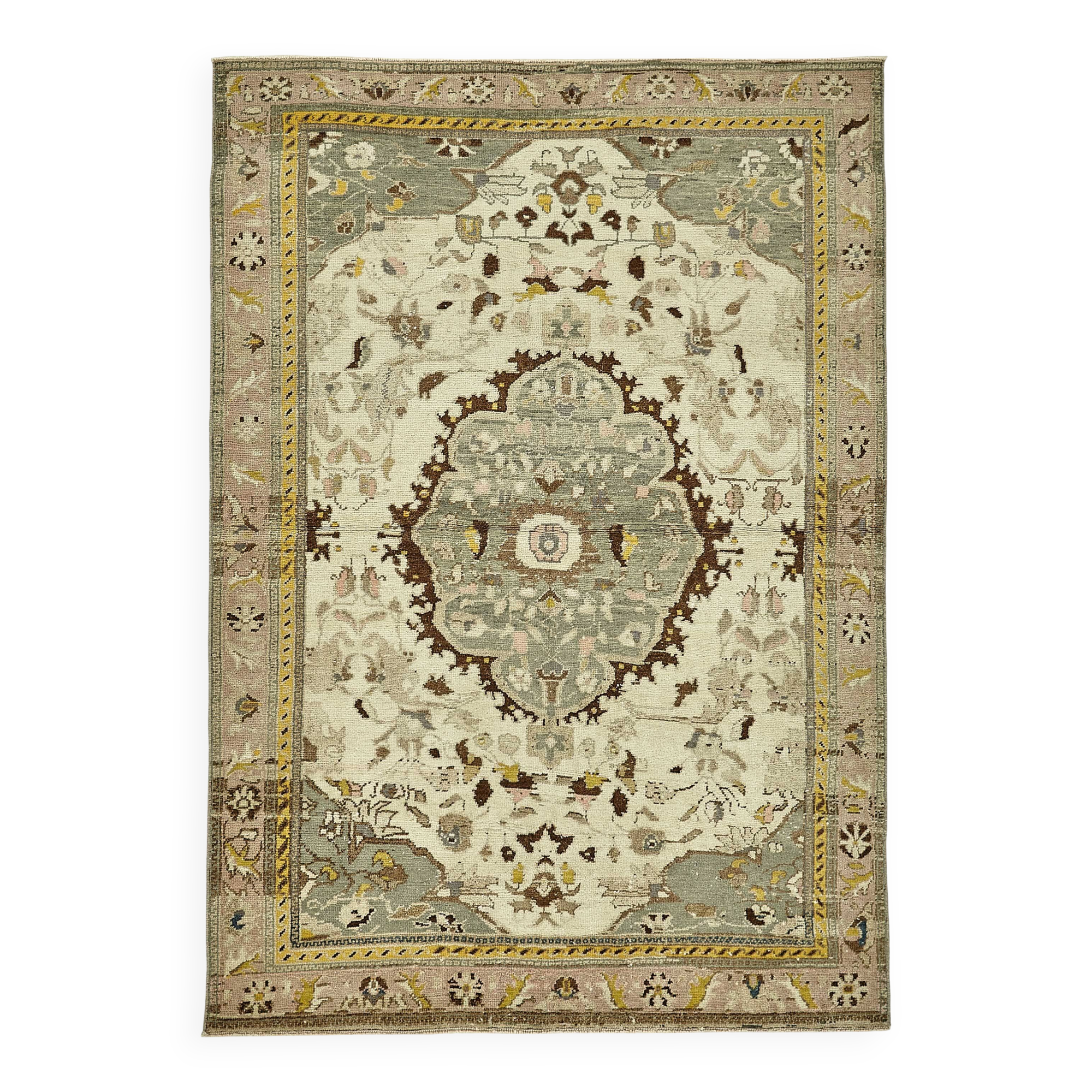 Turkish Vintage Anatolian Rug 134 cm x 187 cm