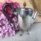 Jug or teapot with its HL Linton milk jug