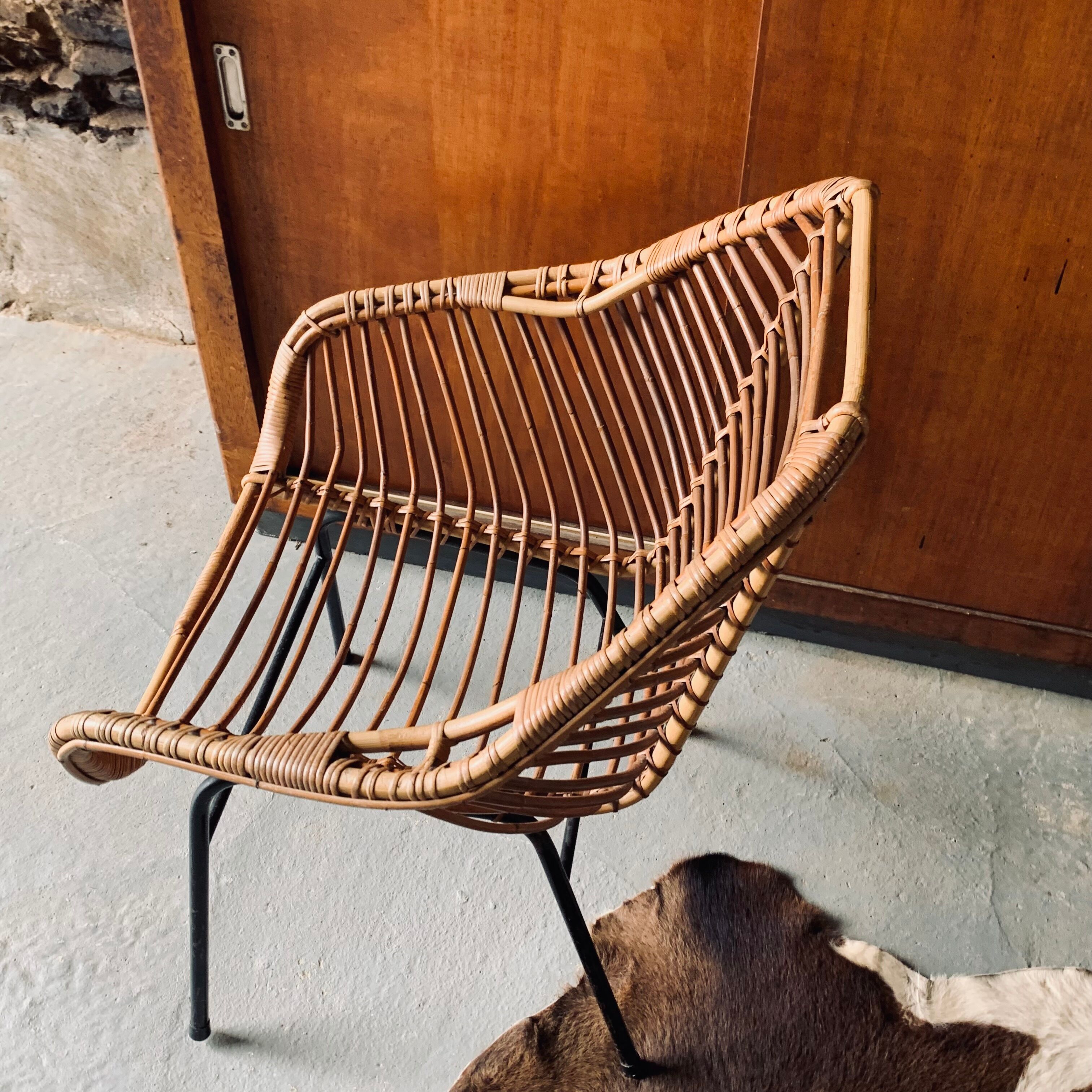 Rattan armchair and black metal base 1960