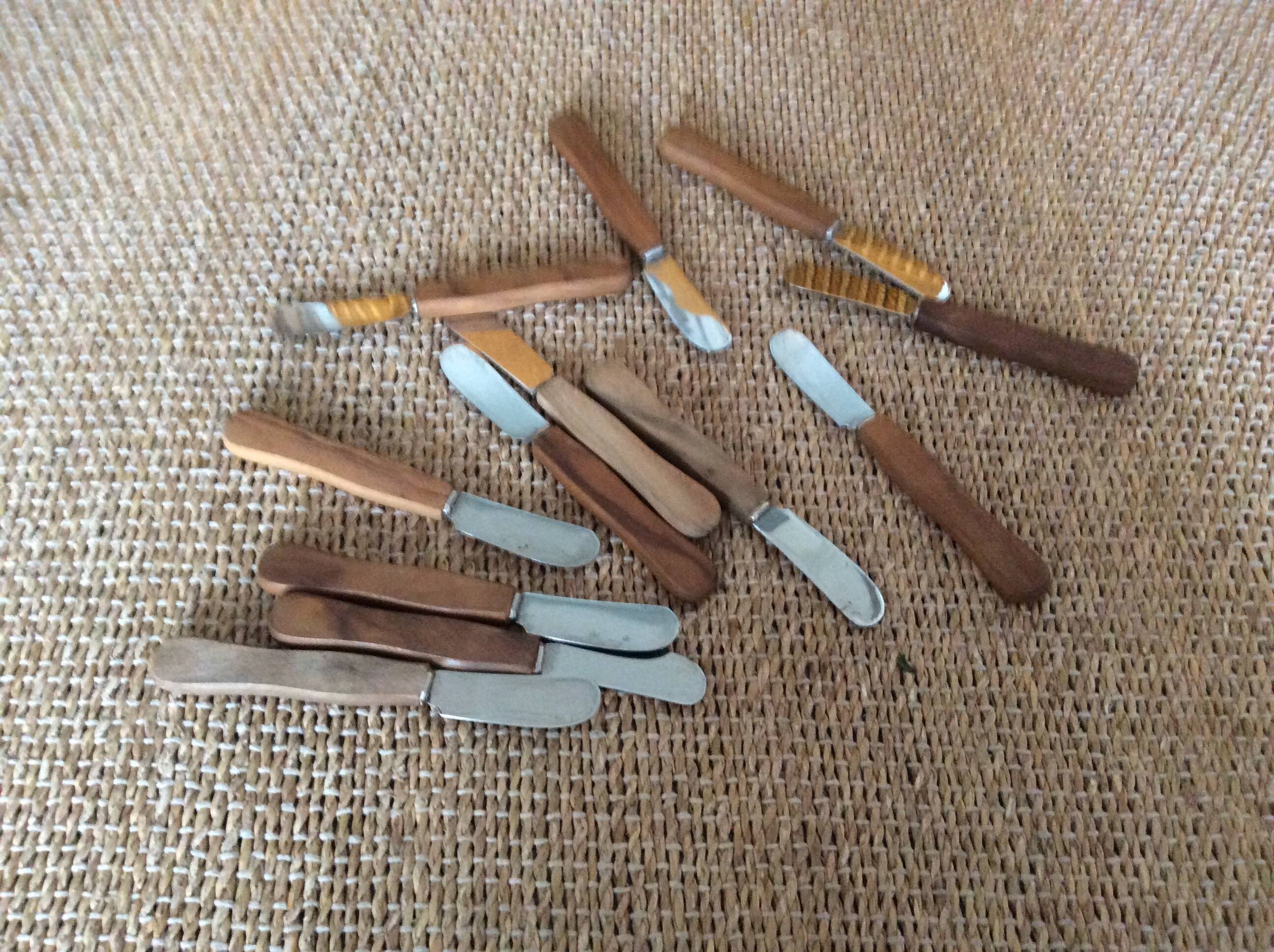 12 couteaux à fromage