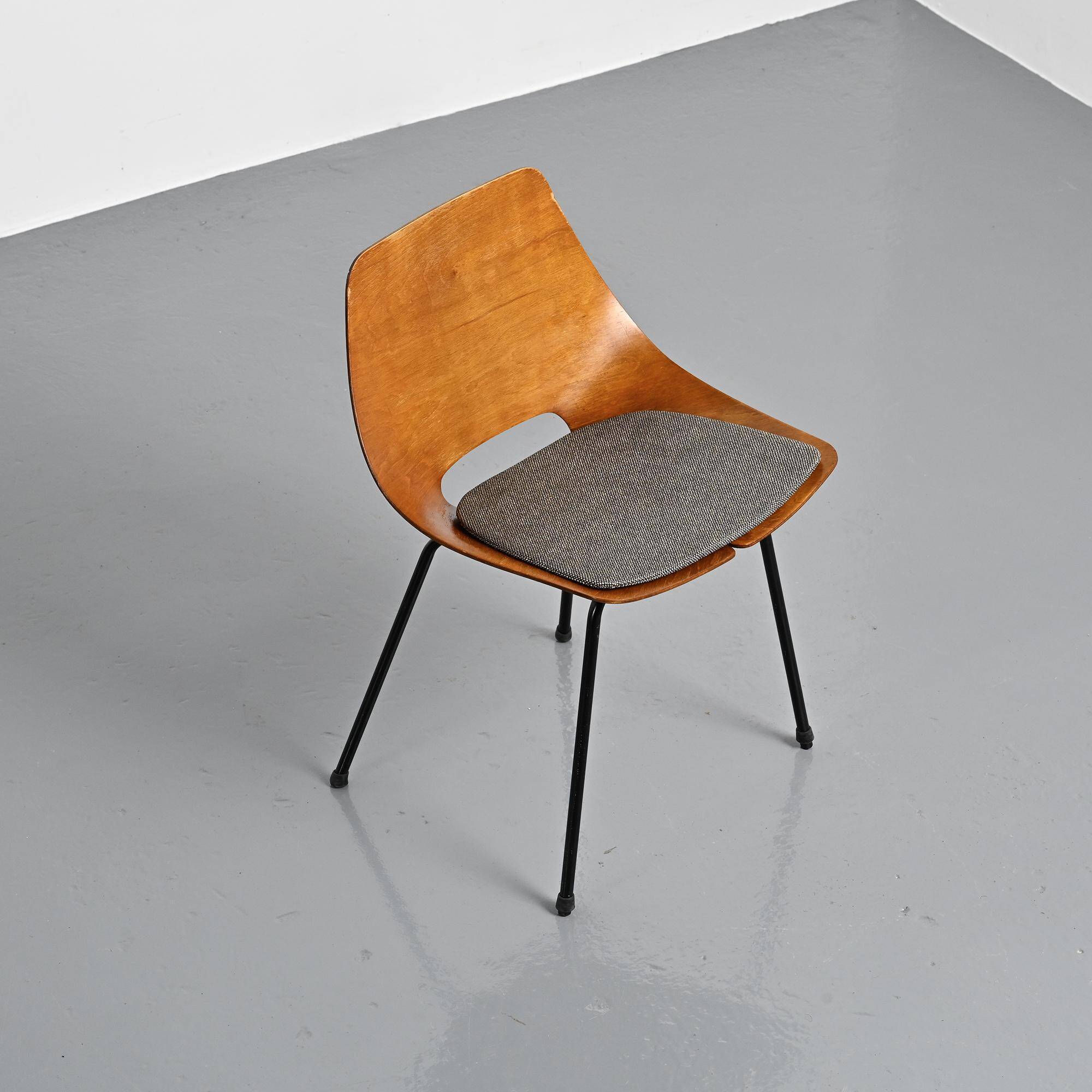 Chaise Tonneau par Pierre Guariche, Steiner, 1953