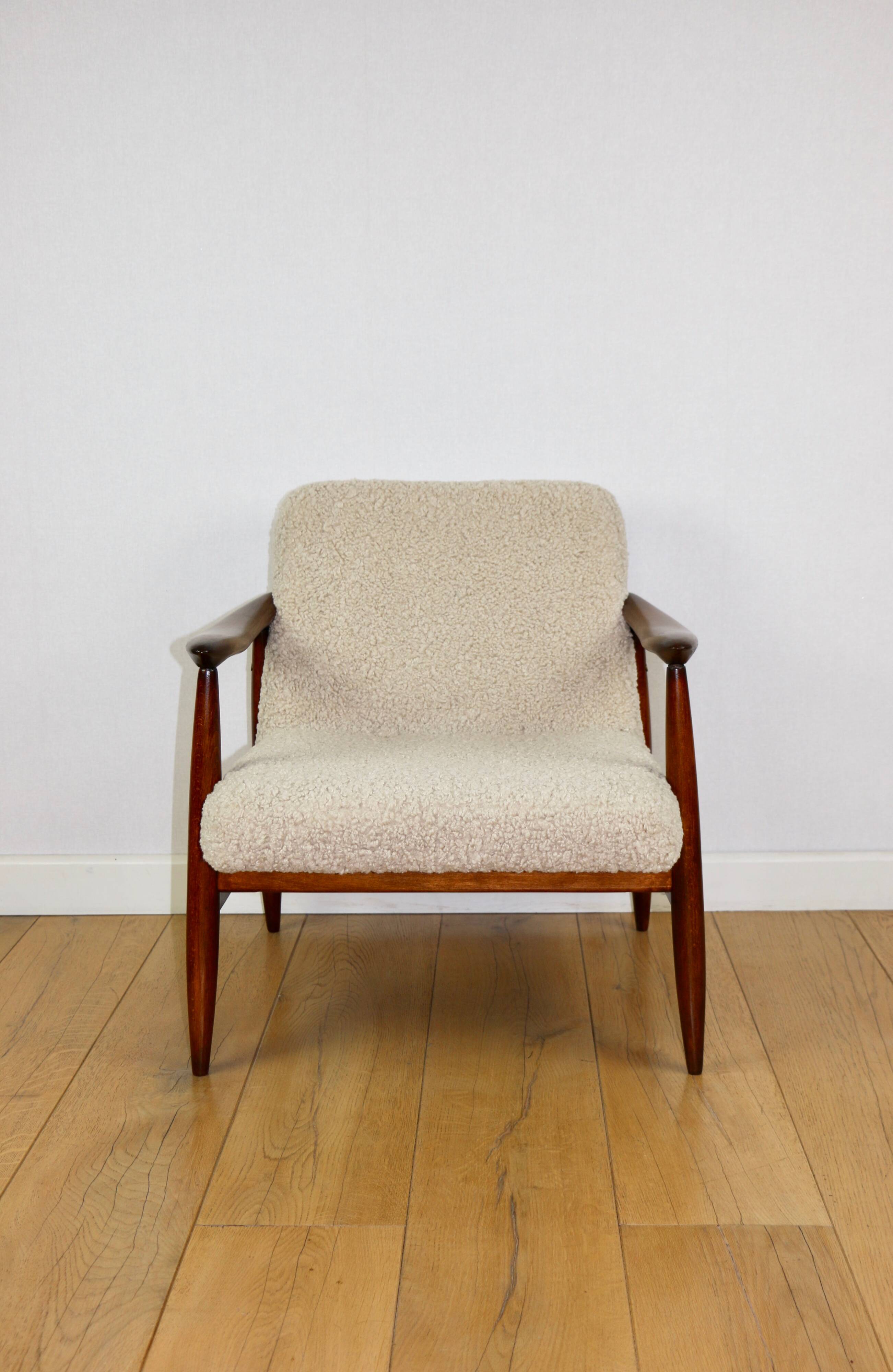 Vintage armchair GFM 300-202 design J.Kedziorek Loft 70s vintage beige boucle lamb - 2 pieces available