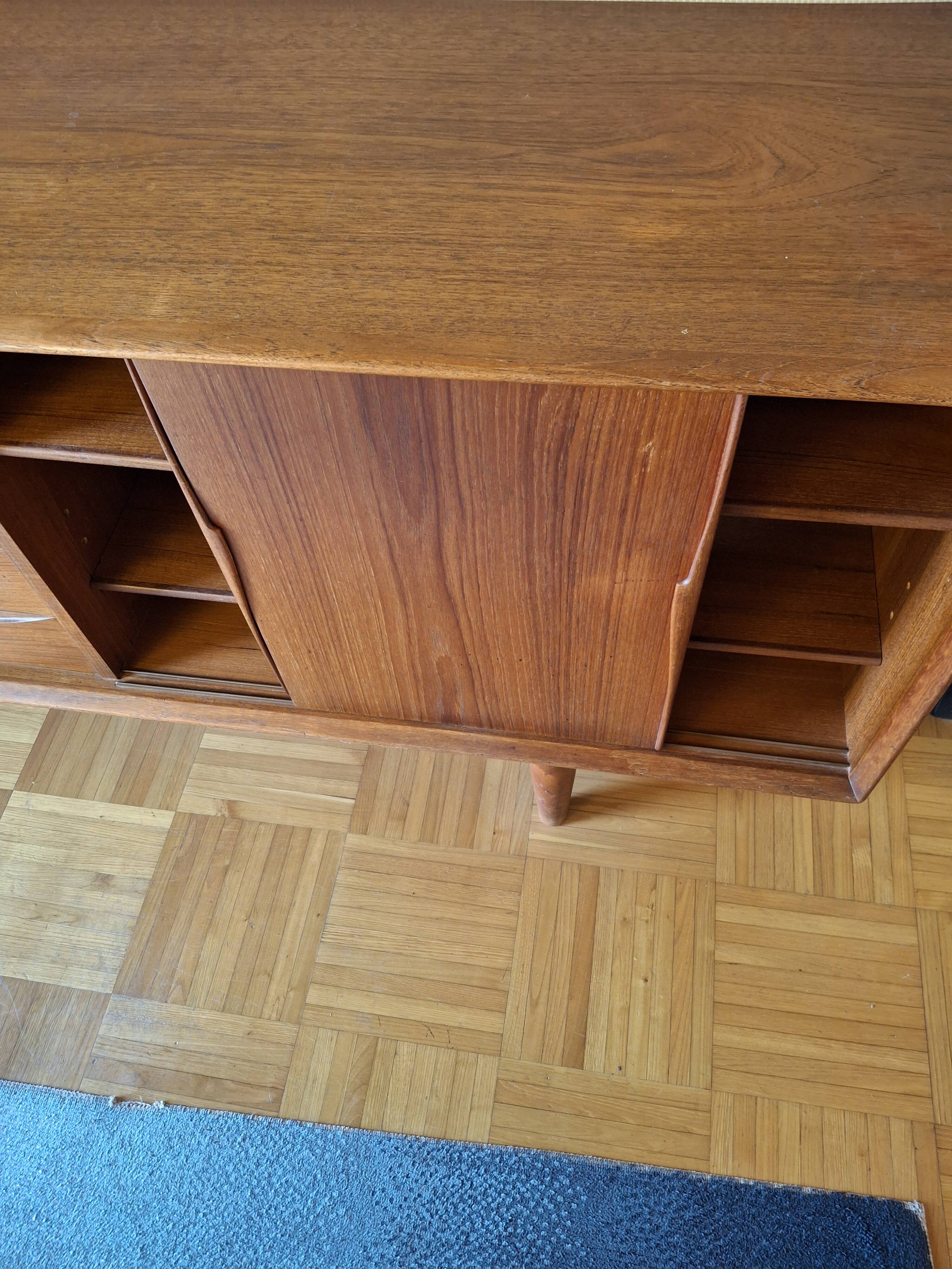 Buffet en teck vintage des annees 60