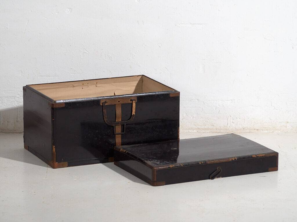 Antique Japanese chest in dark colour – Meiji / Taishō period (c.1868-1926) #13