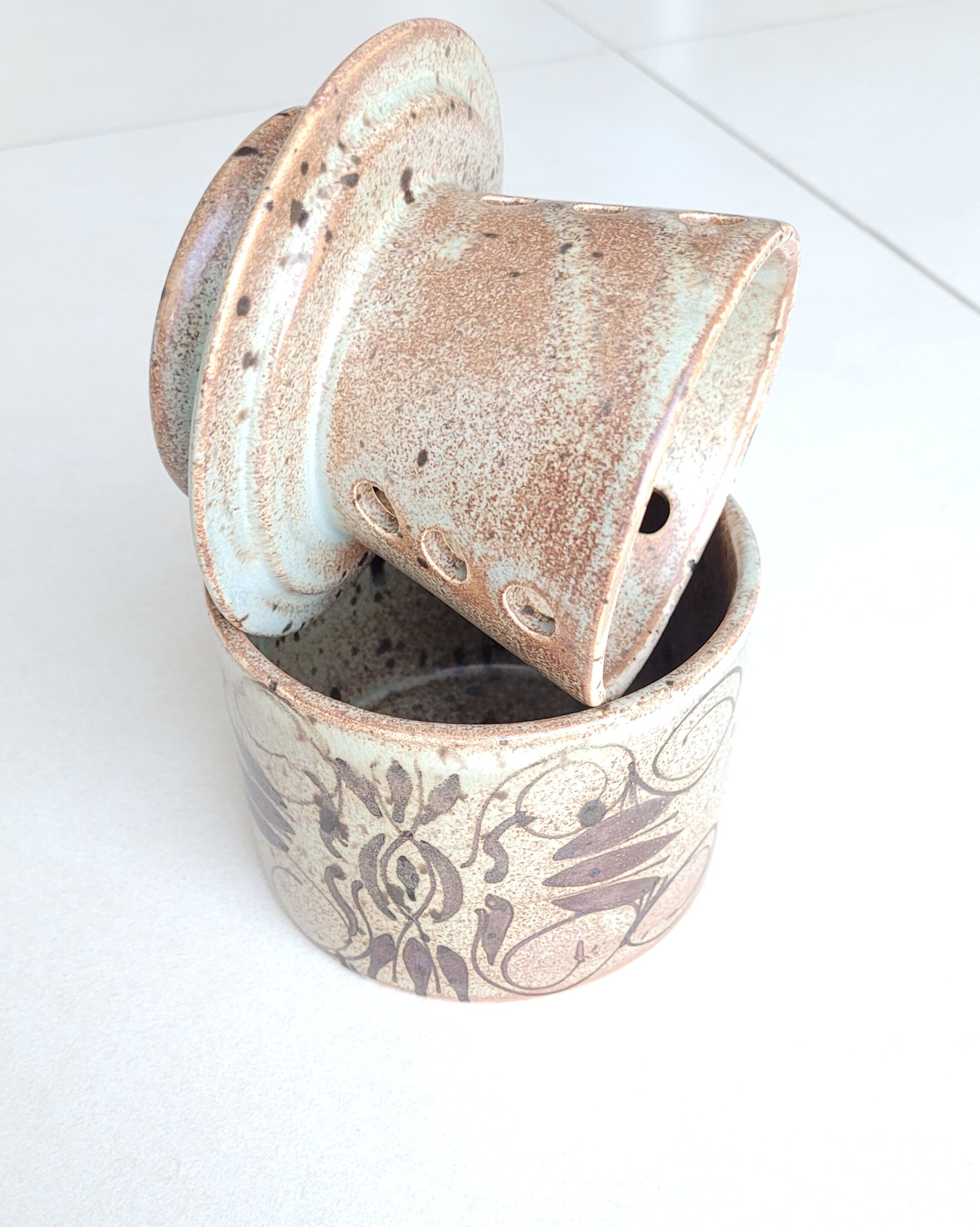 Butter maker with water in gres