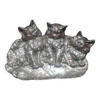 old metal pocket tray with three cats
