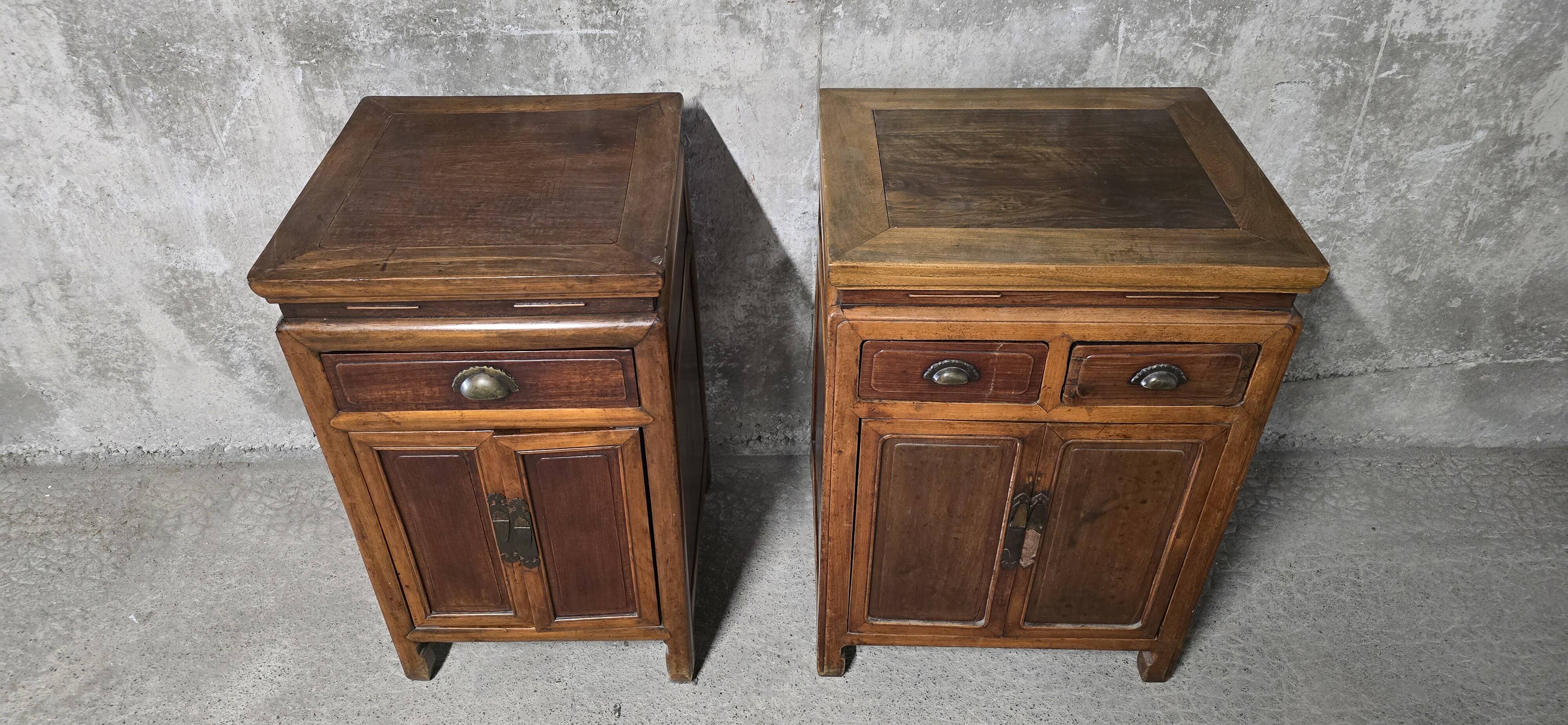 Lot de 2 tables de chevet chinoises, homme et femme vintage