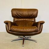 Chaise œuf pivotante en cuir danoise vintage des années 1970 par Bramin