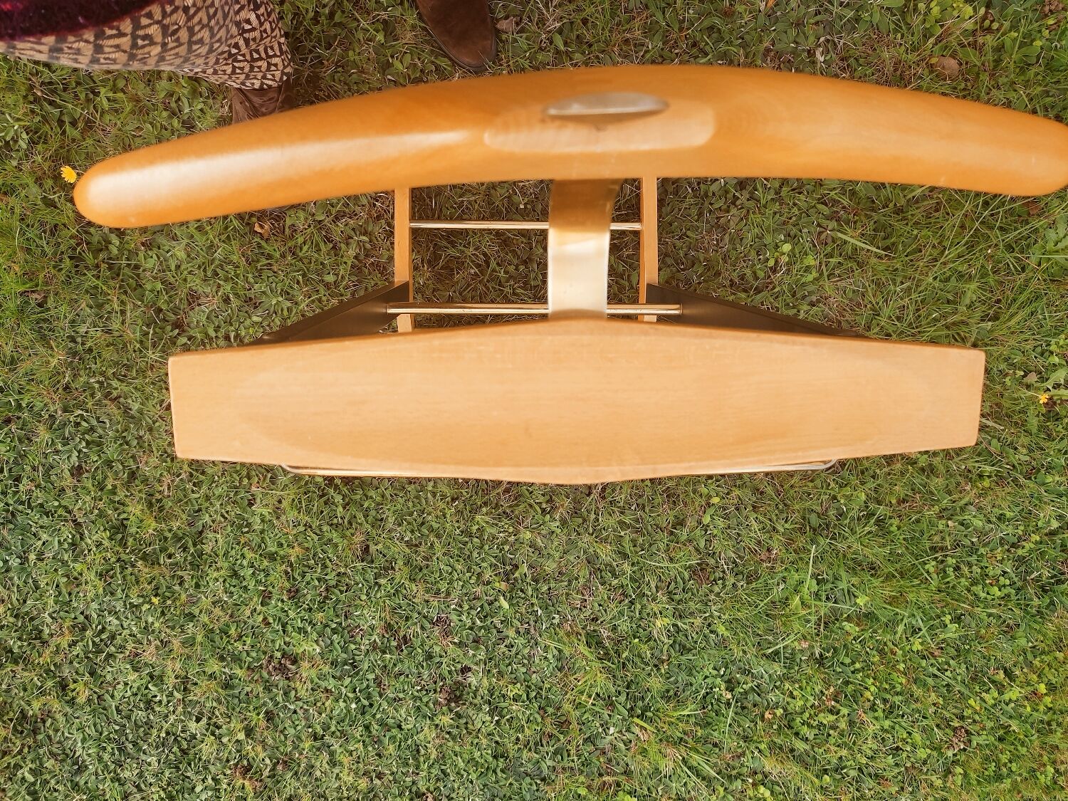 Night valet in beech and brass by Fratelli